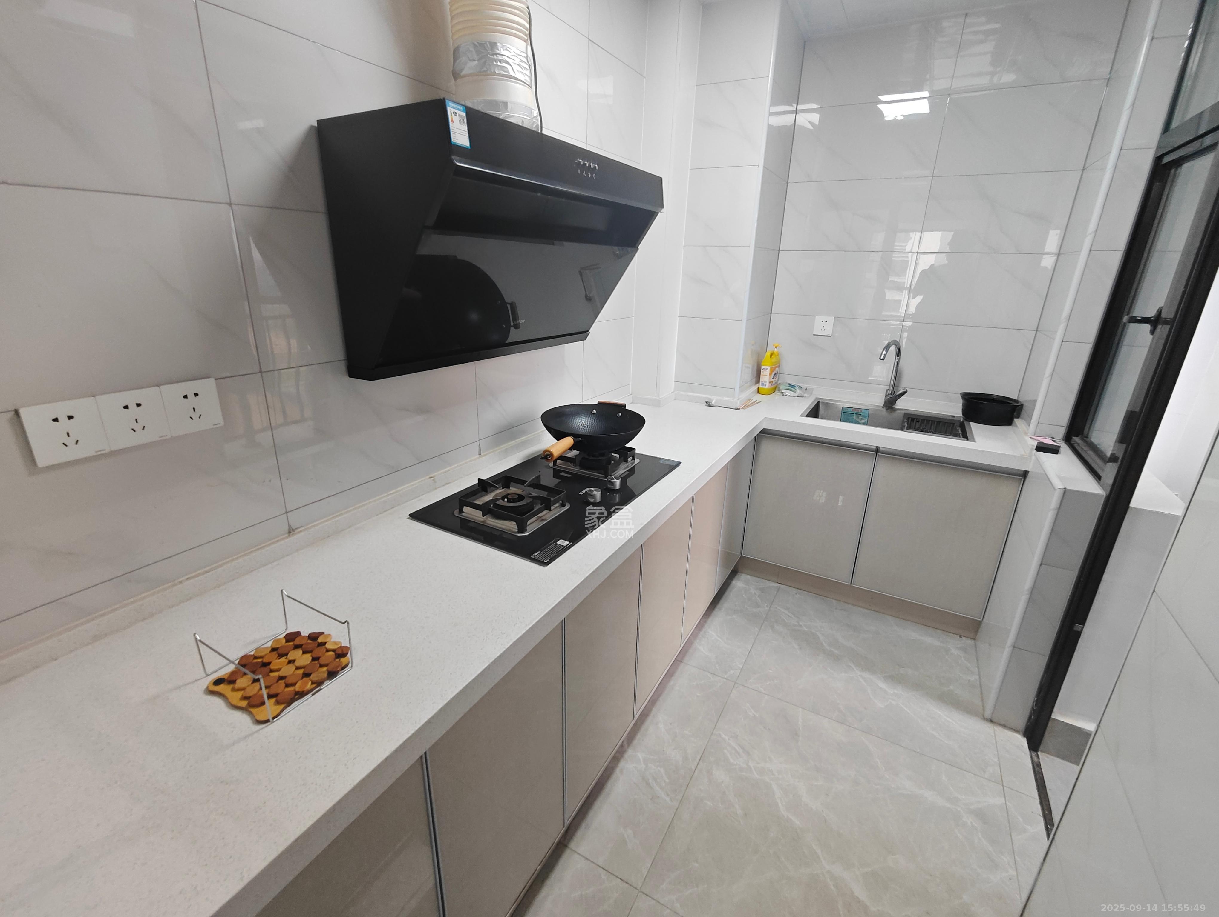 江山帝景雅典  3室2厅1卫    2300.0元/月室内图