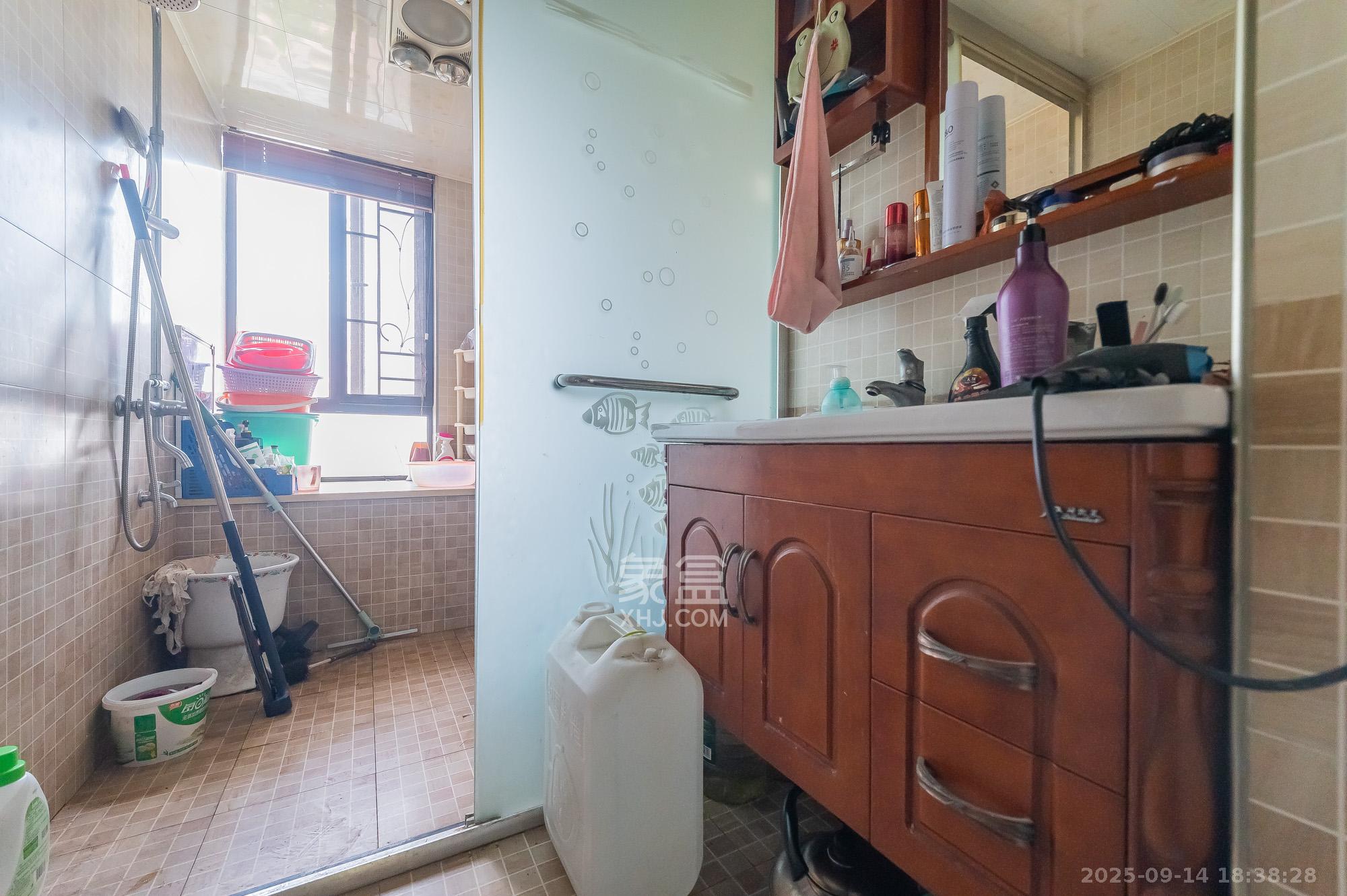 华润凤凰城三期  3室2厅2卫    97.0万卫生间