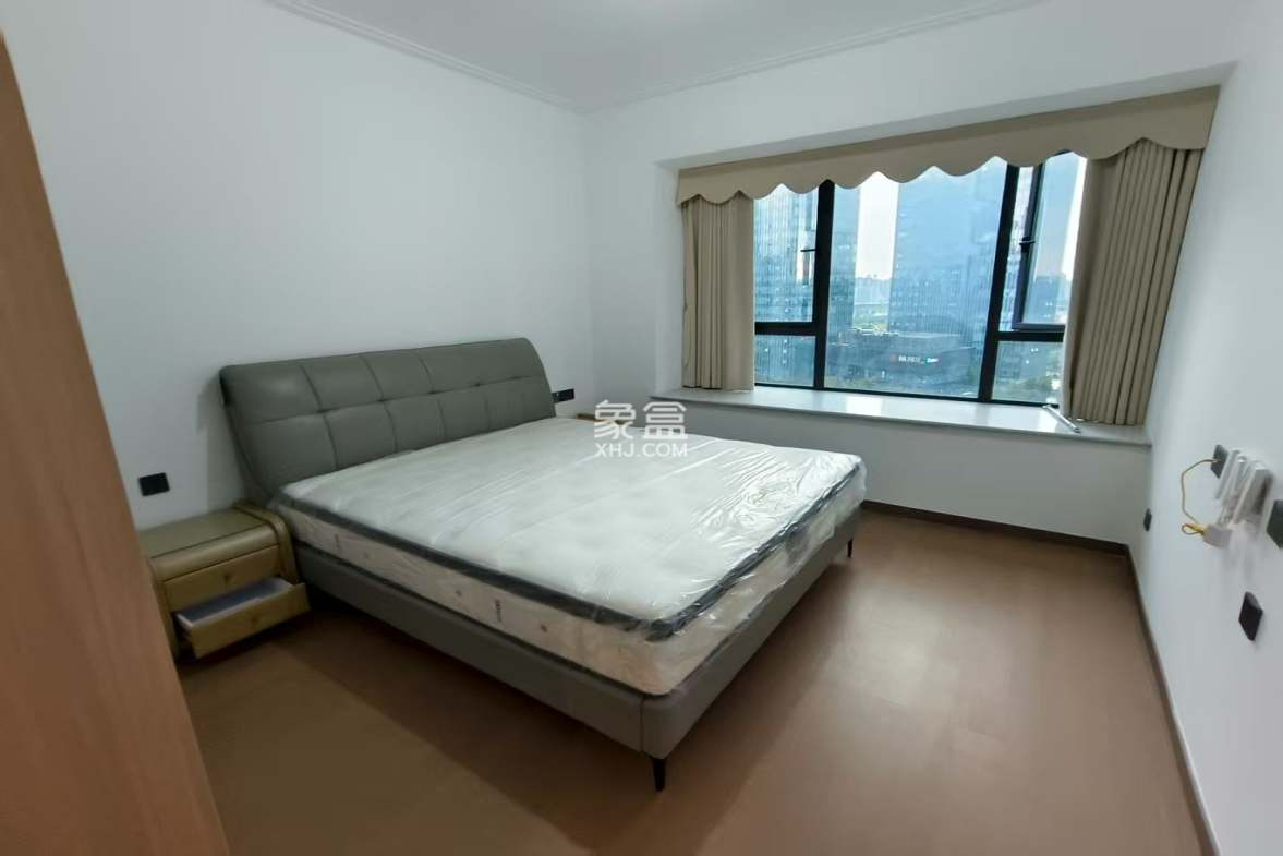 绿地V岛 4室2厅2卫 4500.0元/月 绿地V岛 4室2厅2卫 4500.0元/月户型图