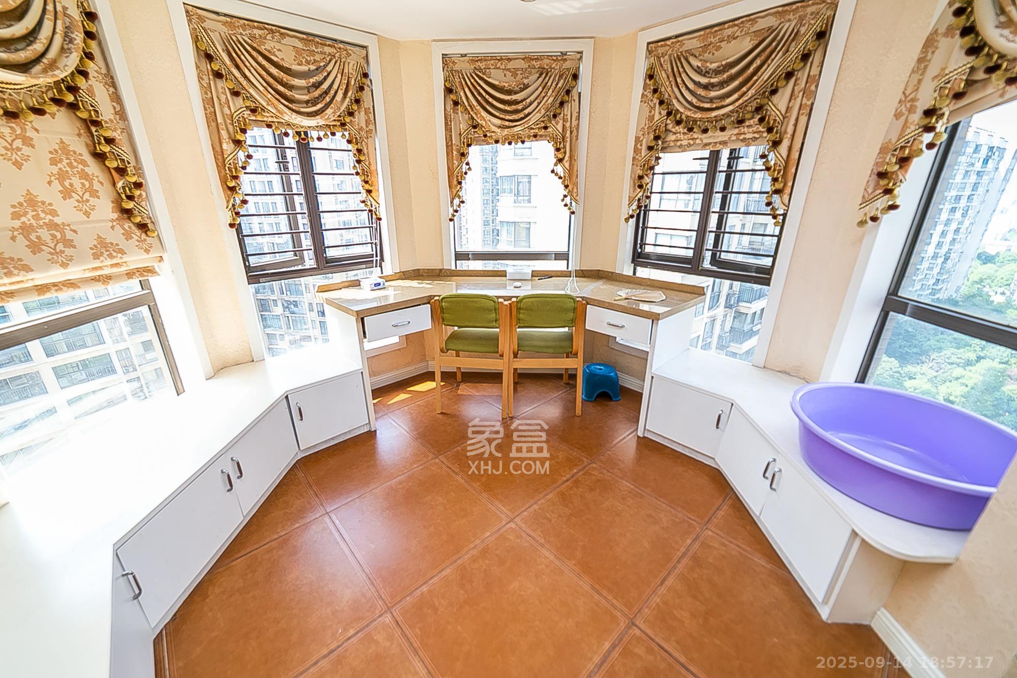 钱隆樽品(一、二、三期)  3室2厅2卫    108.0万 钱隆樽品(一、二、三期)  3室2厅2卫    108.0万阳台