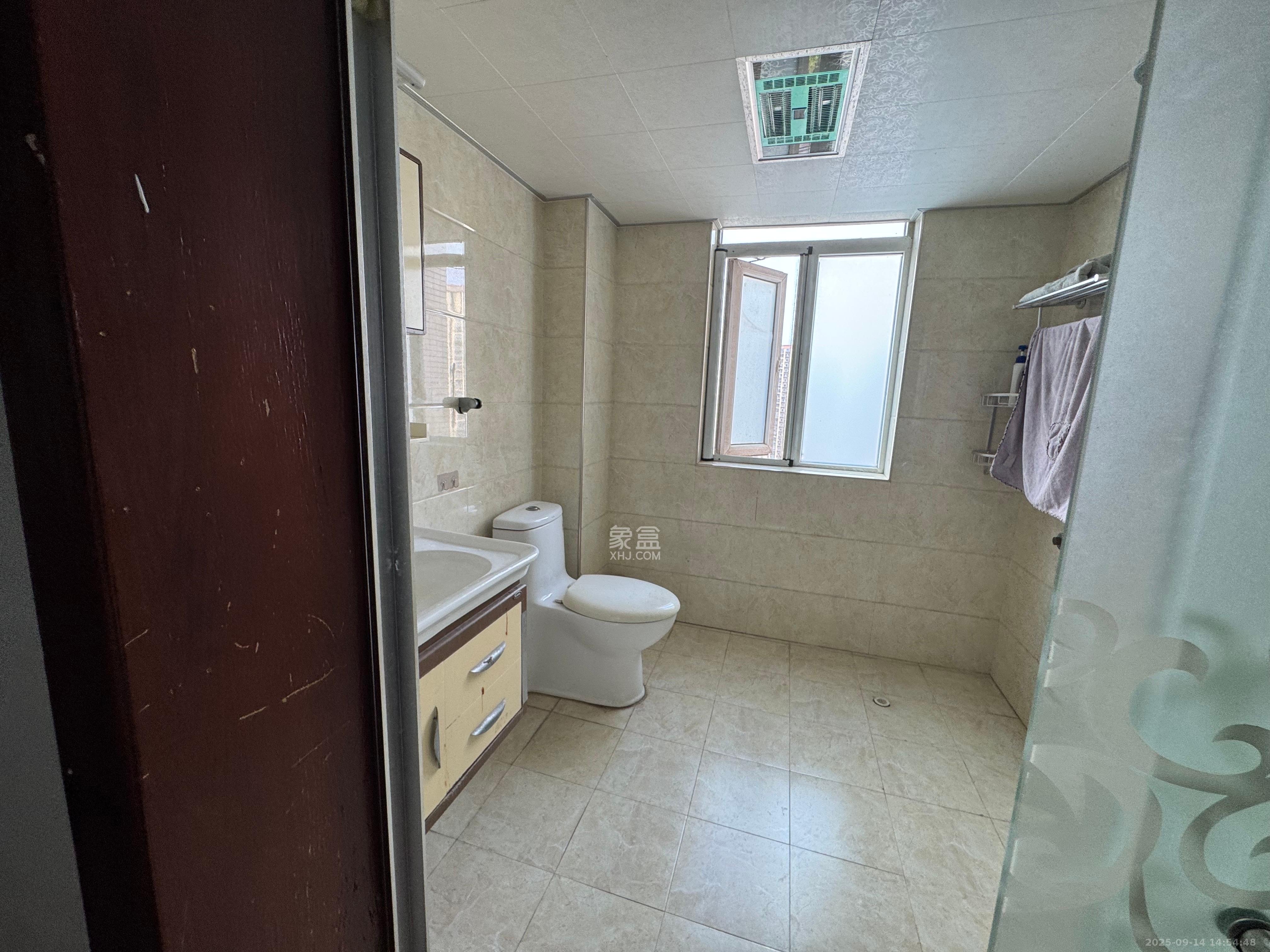 万国城(当代满庭春MOMA)一期 1室2厅2卫 2500.0元/月 万国城(当代满庭春MOMA)一期 1室2厅2卫 2500.0元/月室内图