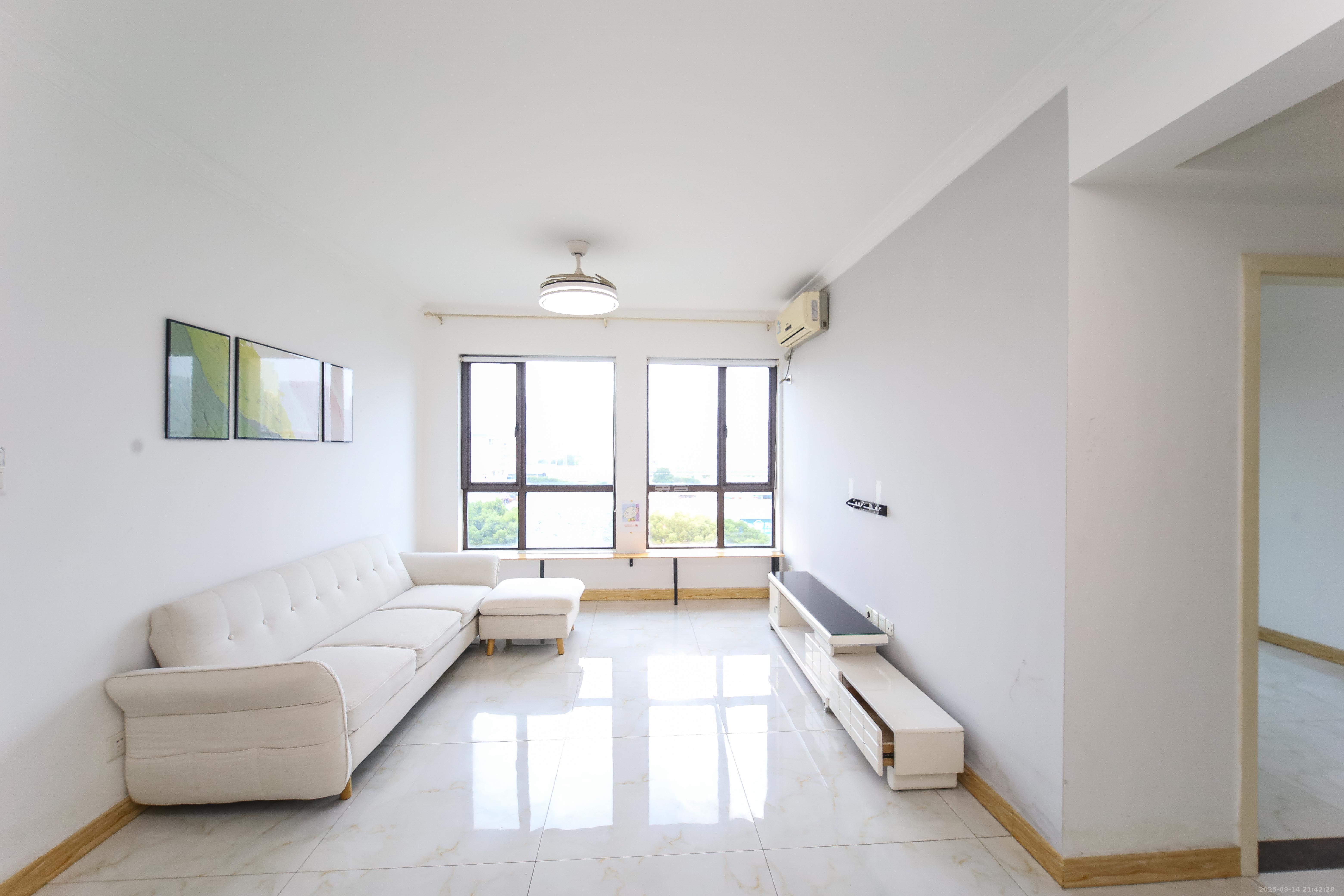 天下一家 2室2厅1卫 72.0万 天下一家 2室2厅1卫 72.0万客厅