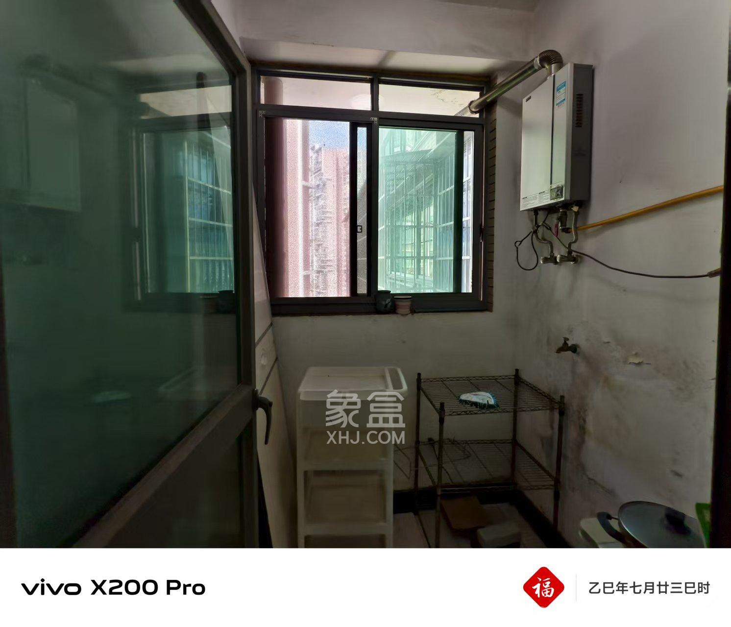 新城新世界一二三期 2室2厅1卫 2300.0元/月 新城新世界一二三期 2室2厅1卫 2300.0元/月室内图