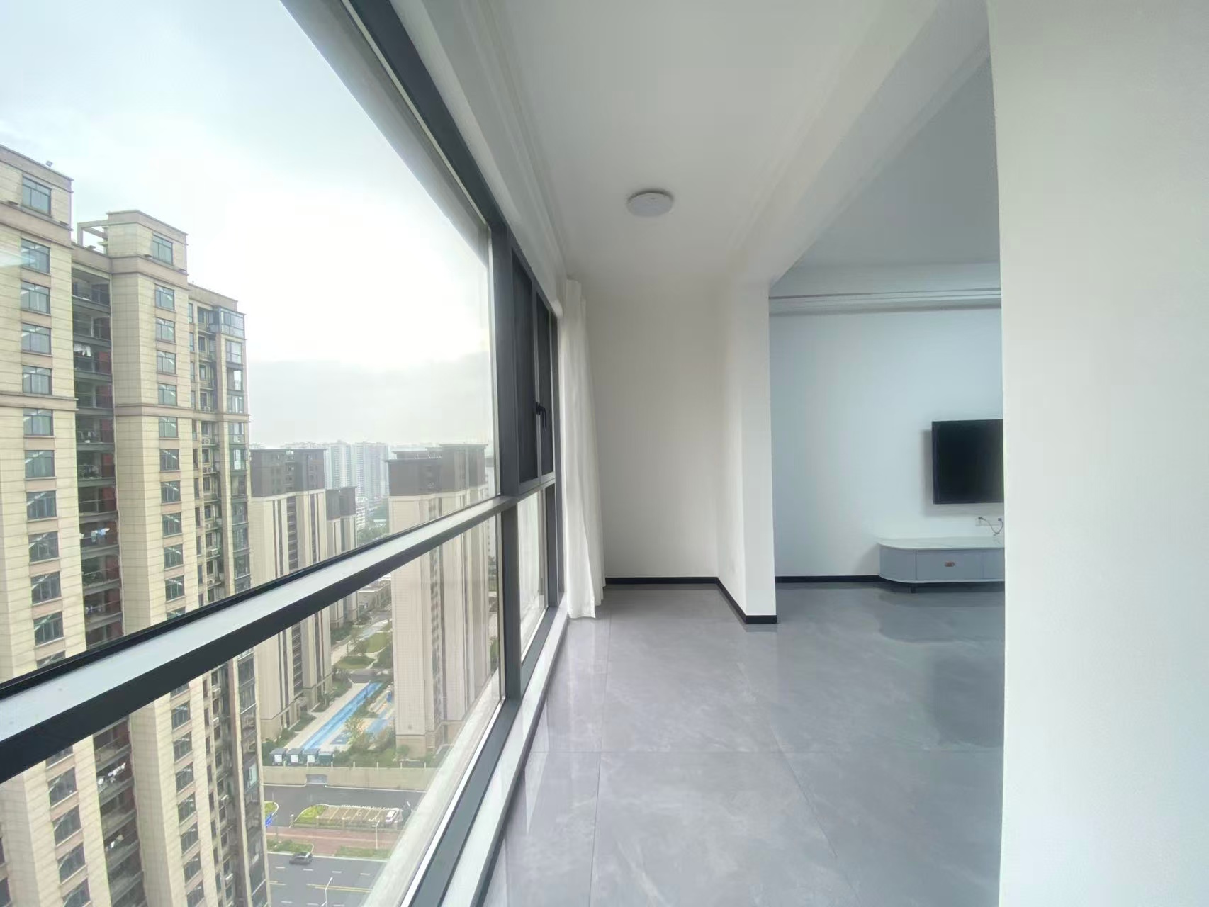 梓湖馨苑 3室2厅2卫 2500.0元/月 梓湖馨苑 3室2厅2卫 2500.0元/月室内图