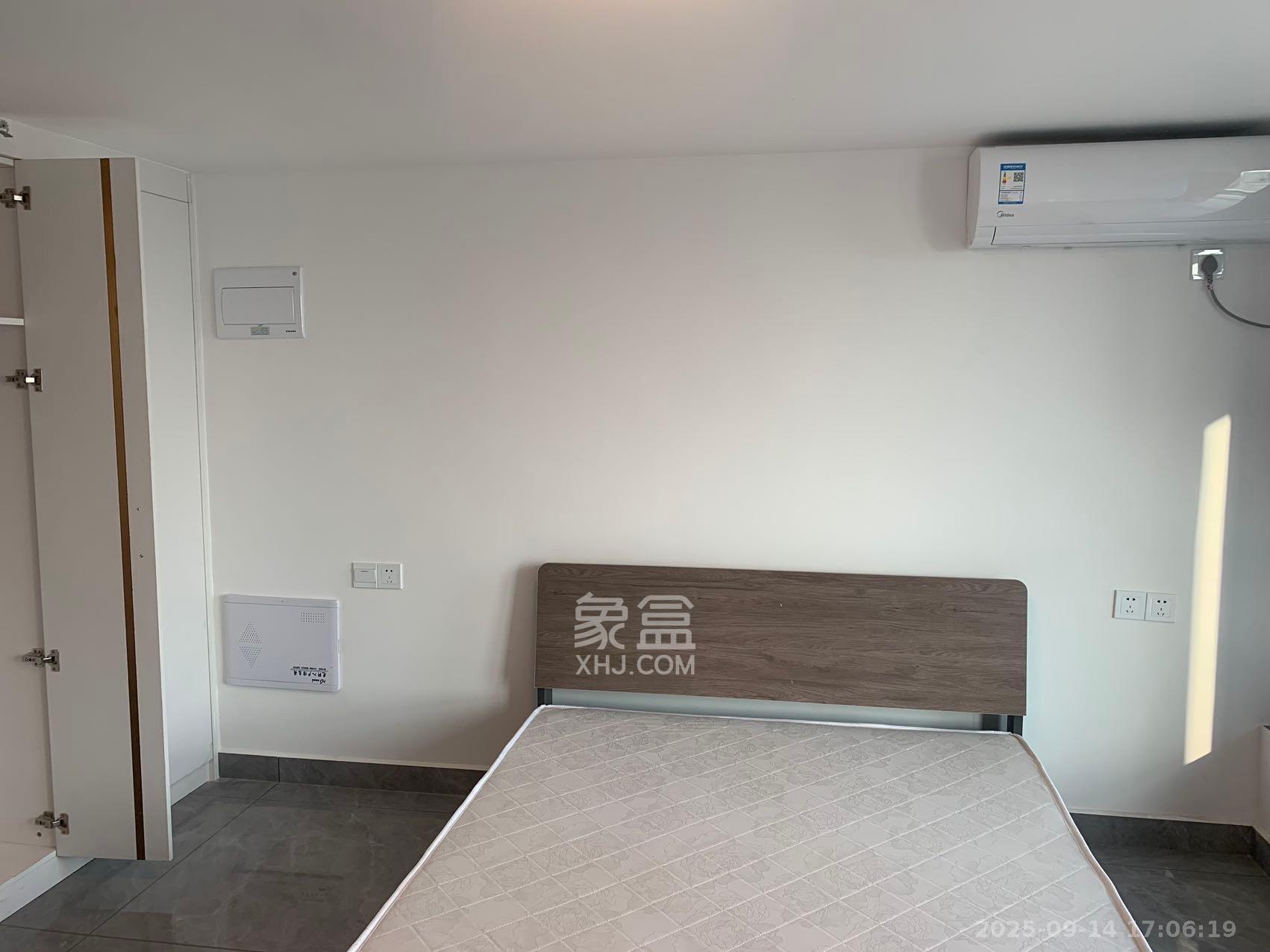 长房时代小镇  1室1厅1卫    1200.0元/月室内图