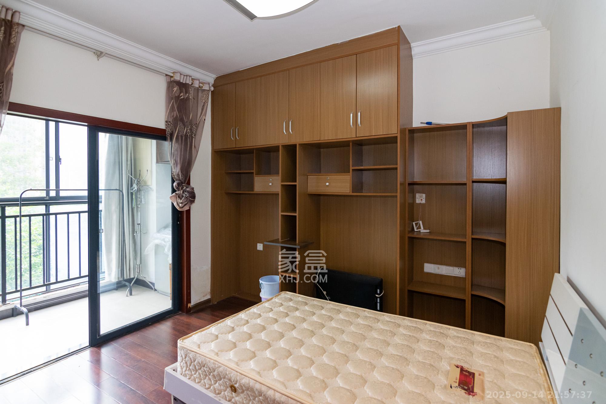 康乃馨老年生活示范城  1室1厅1卫    38.0万 康乃馨老年生活示范城  1室1厅1卫    38.0万卧室