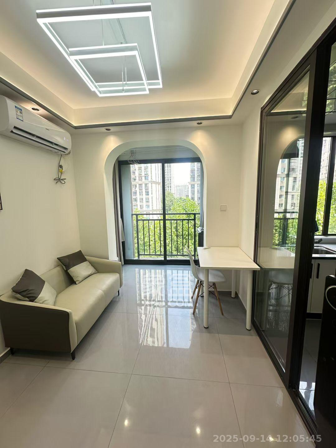 星湖湾二期洋房  1室1厅1卫    1600.0元/月室内图1