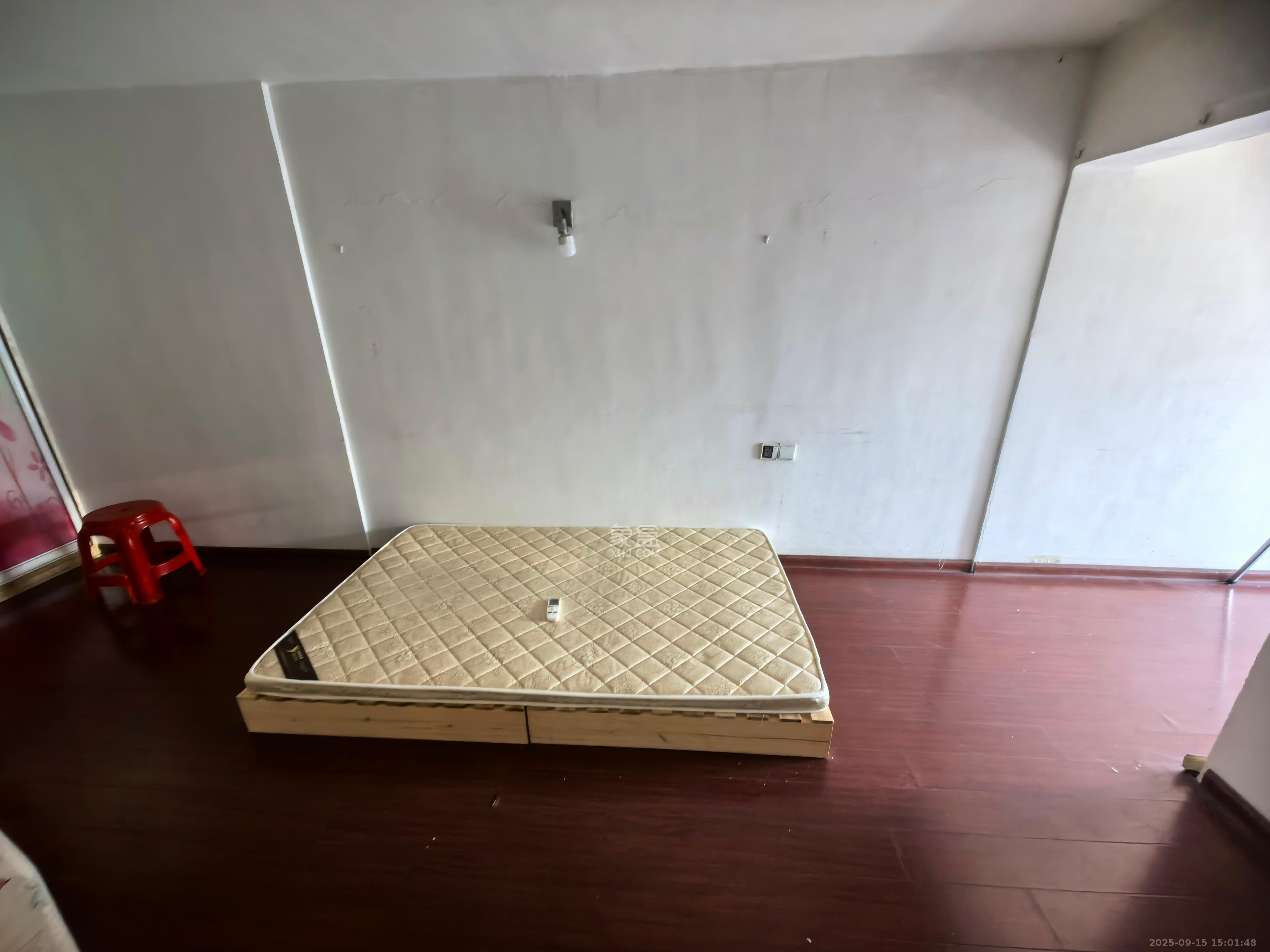 加加大街(华景苑) 3室2厅2卫 2000.0元/月 加加大街(华景苑) 3室2厅2卫 2000.0元/月室内图