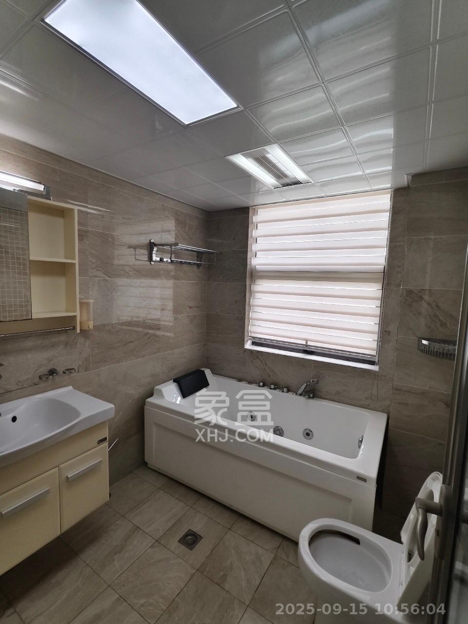 红橡华园(菲莎公馆)  3室2厅2卫    5500.0元/月室内图