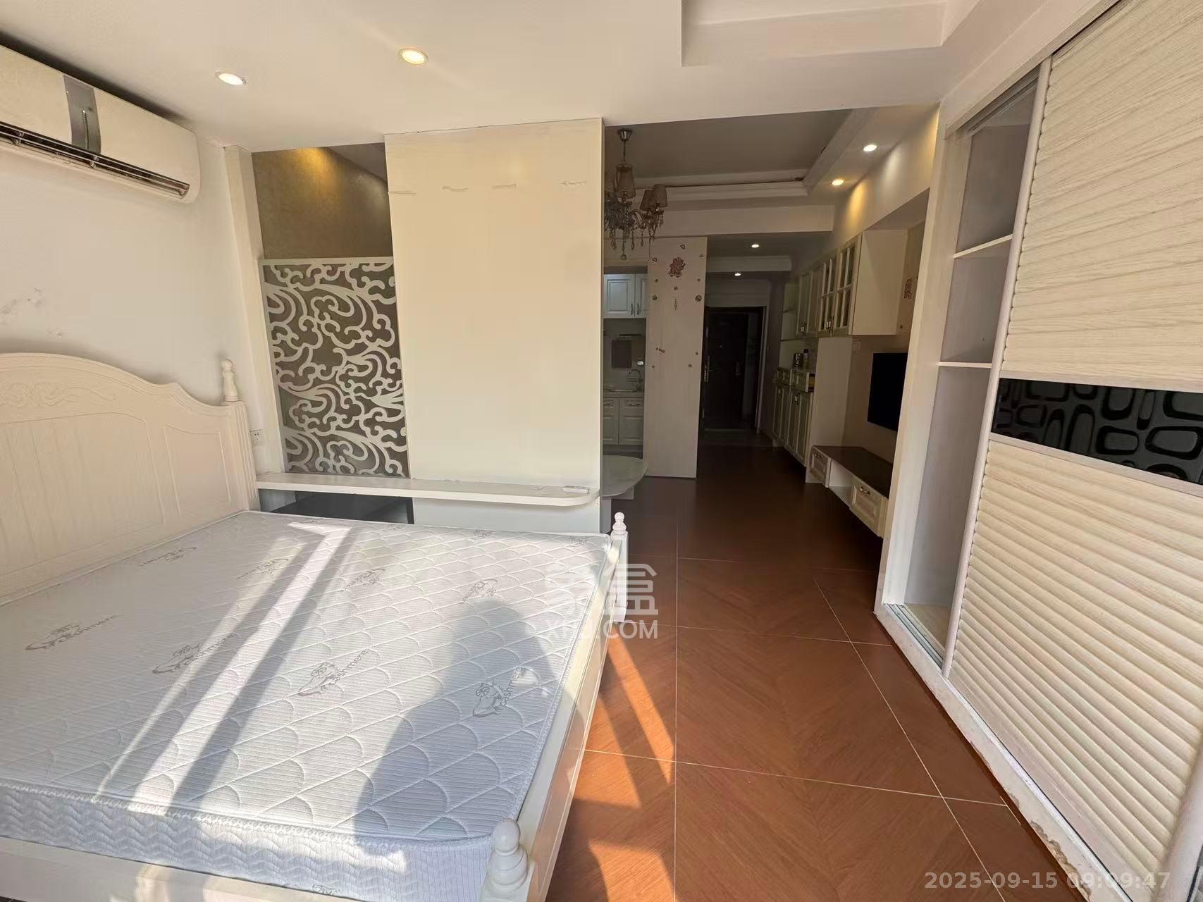 麓谷明珠  1室1厅1卫    1800.0元/月室内图