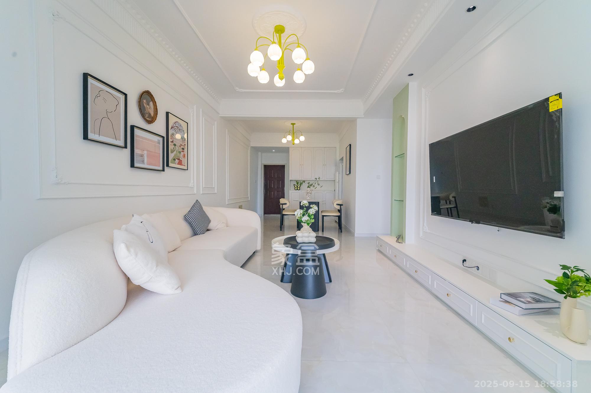 水岸世景  2室2厅1卫    59.8万客厅