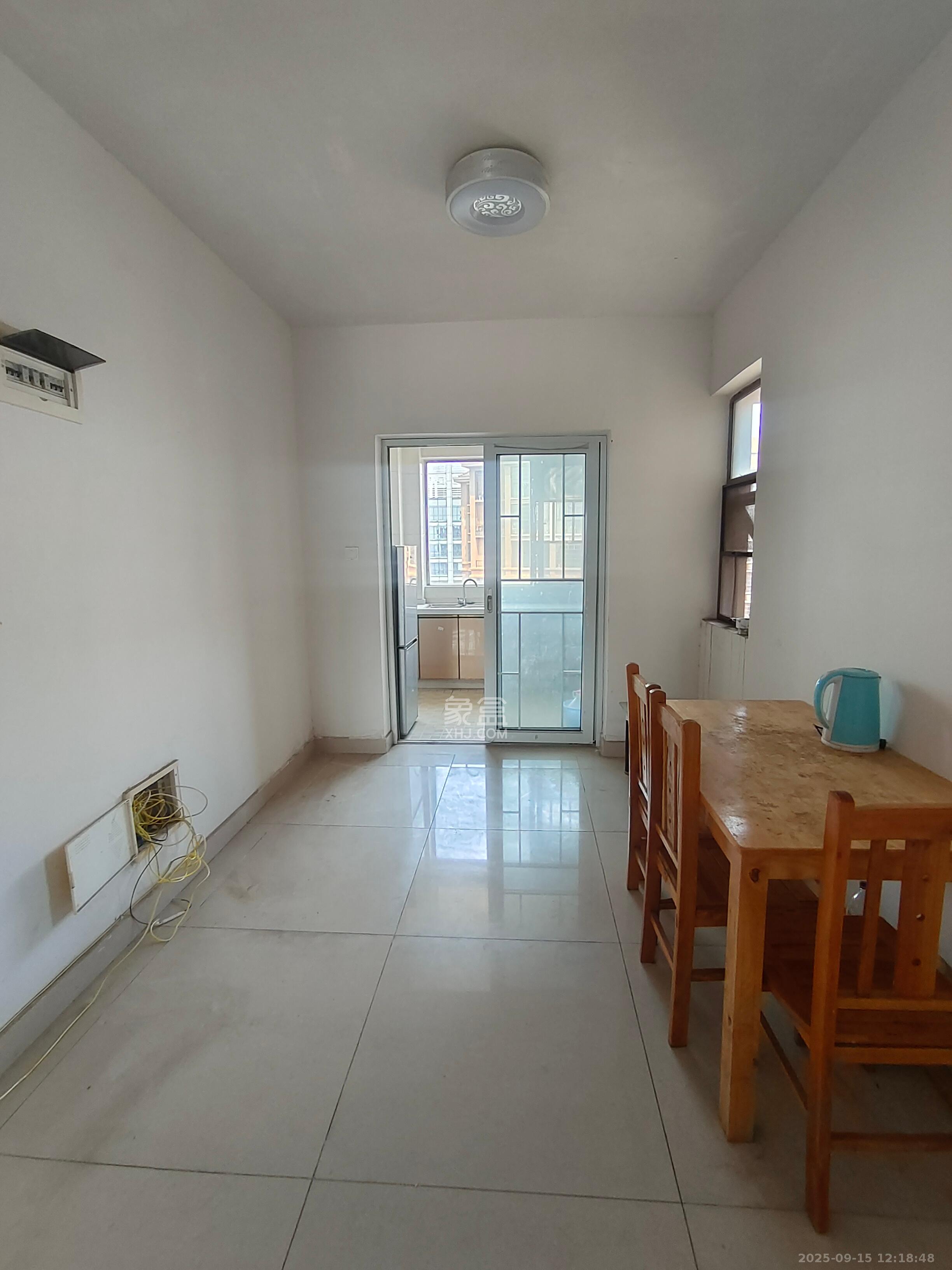 旭辉华庭 3室2厅2卫 1600.0元/月 旭辉华庭 3室2厅2卫 1600.0元/月室内图