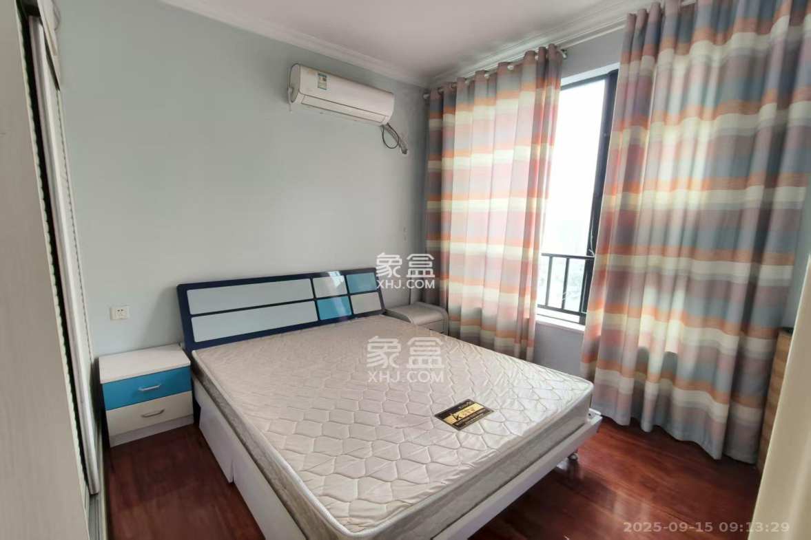 阳光100三期 3室2厅1卫 2400.0元/月 阳光100三期 3室2厅1卫 2400.0元/月室内图