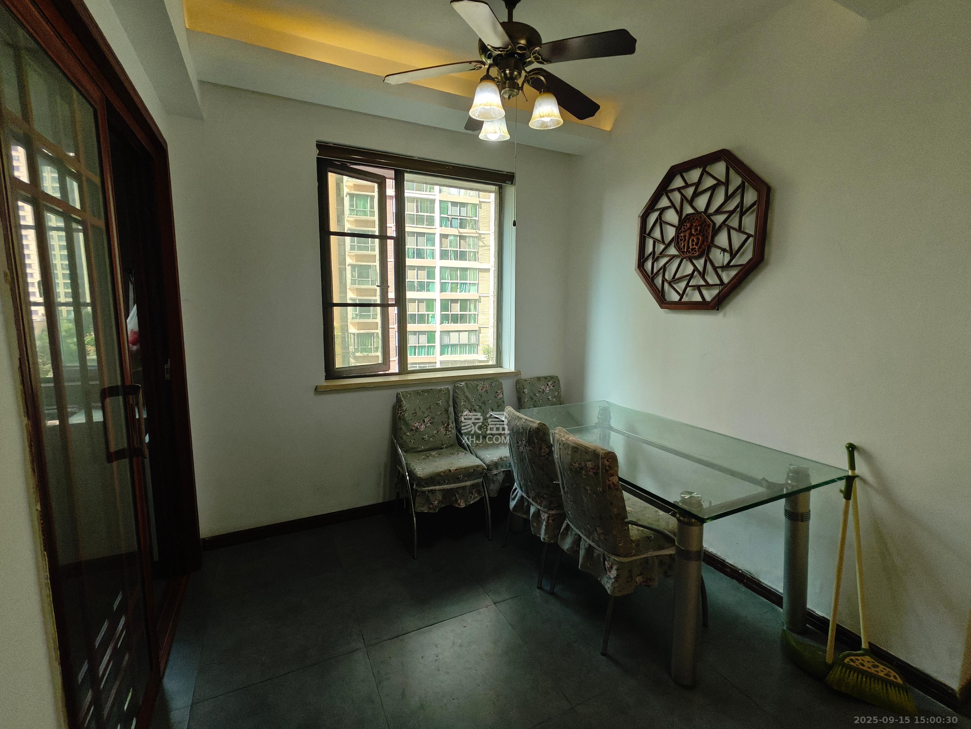 新城新世界一二三期 3室2厅1卫 2300.0元/月 新城新世界一二三期 3室2厅1卫 2300.0元/月室内图