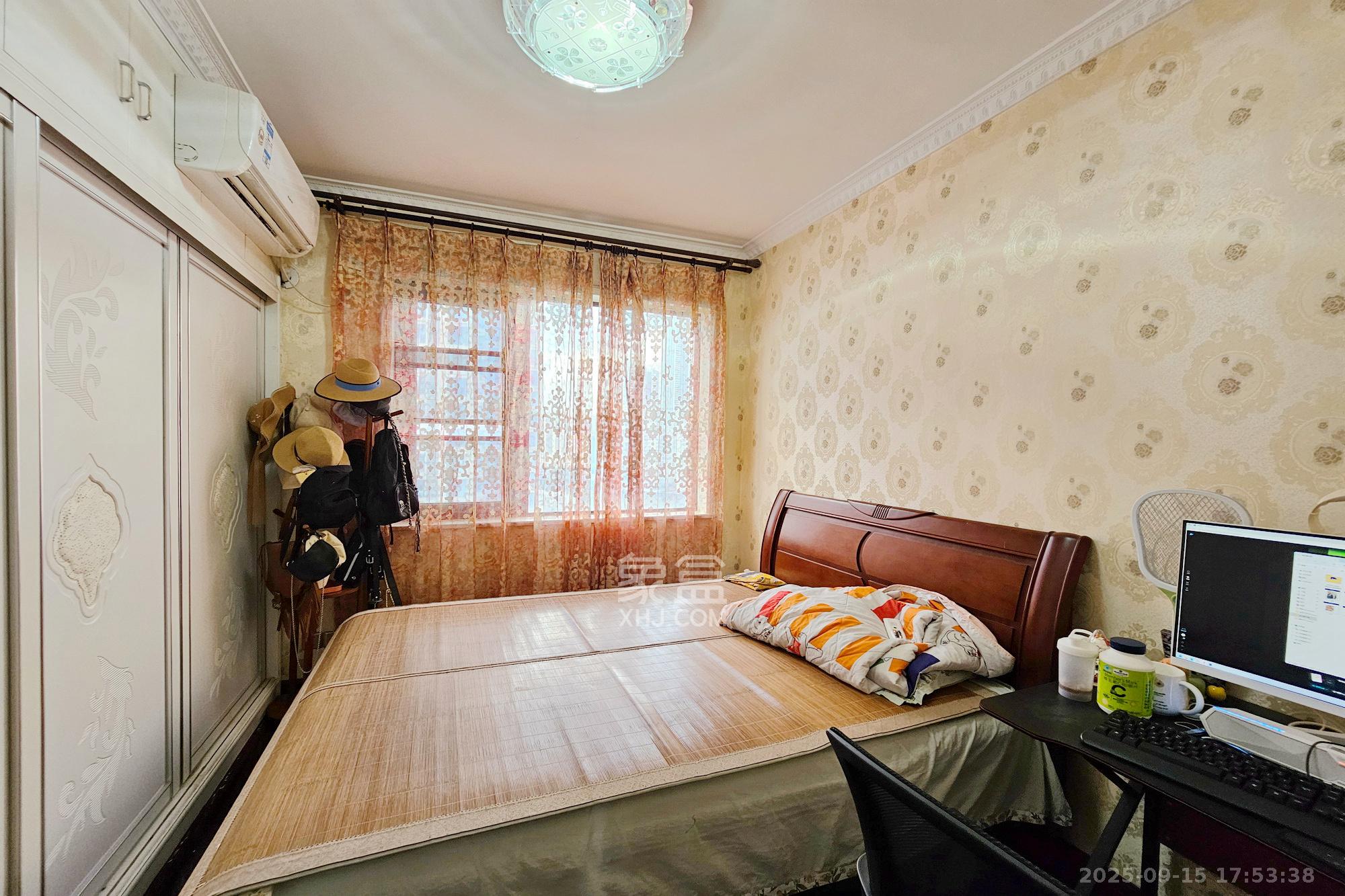 雨花公馆(紫苔名苑) 4室2厅2卫 155.0万 雨花公馆(紫苔名苑) 4室2厅2卫 155.0万卧室