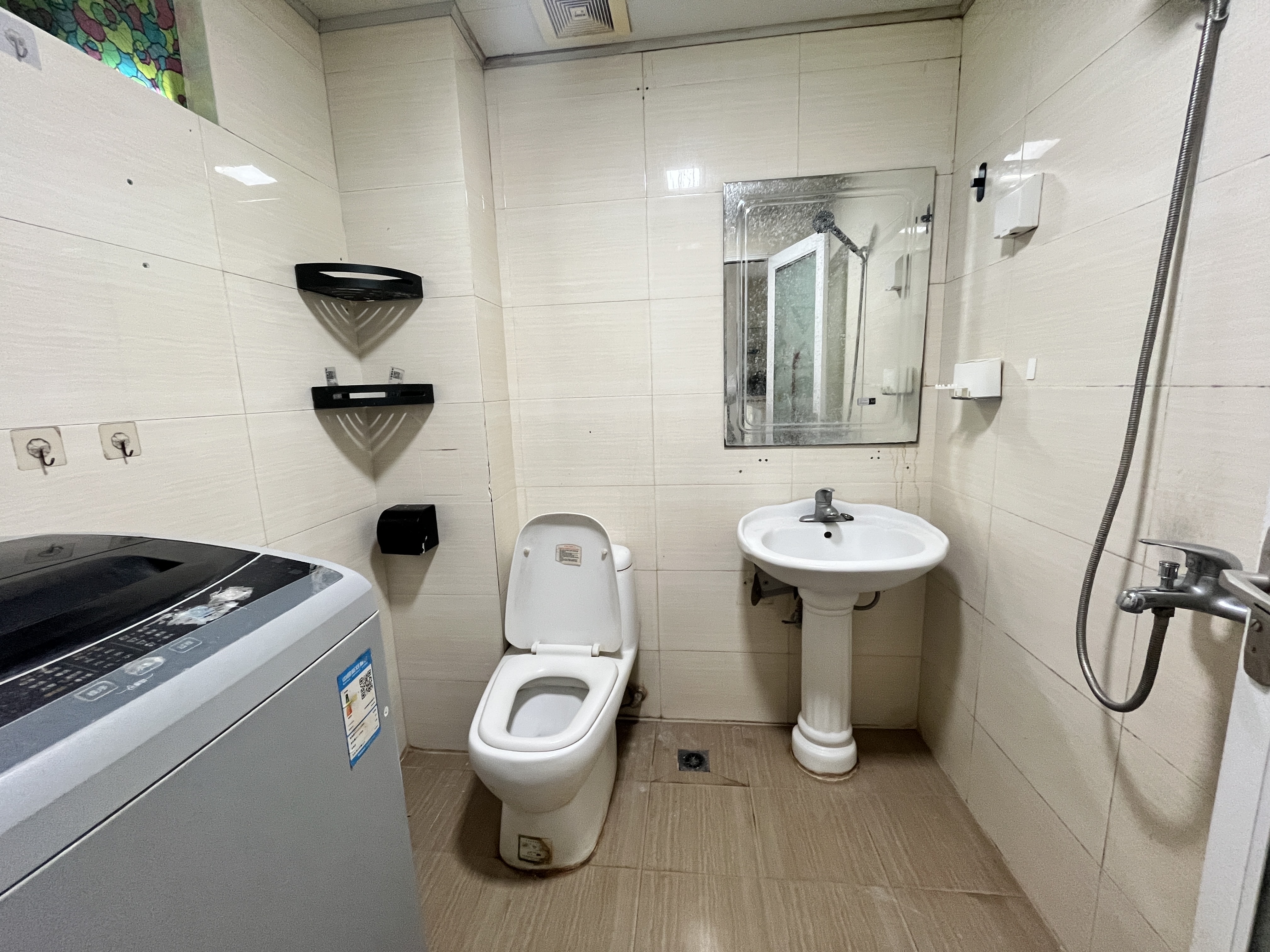 金银广场 1室0厅1卫 1600.0元/月 金银广场 1室0厅1卫 1600.0元/月室内图