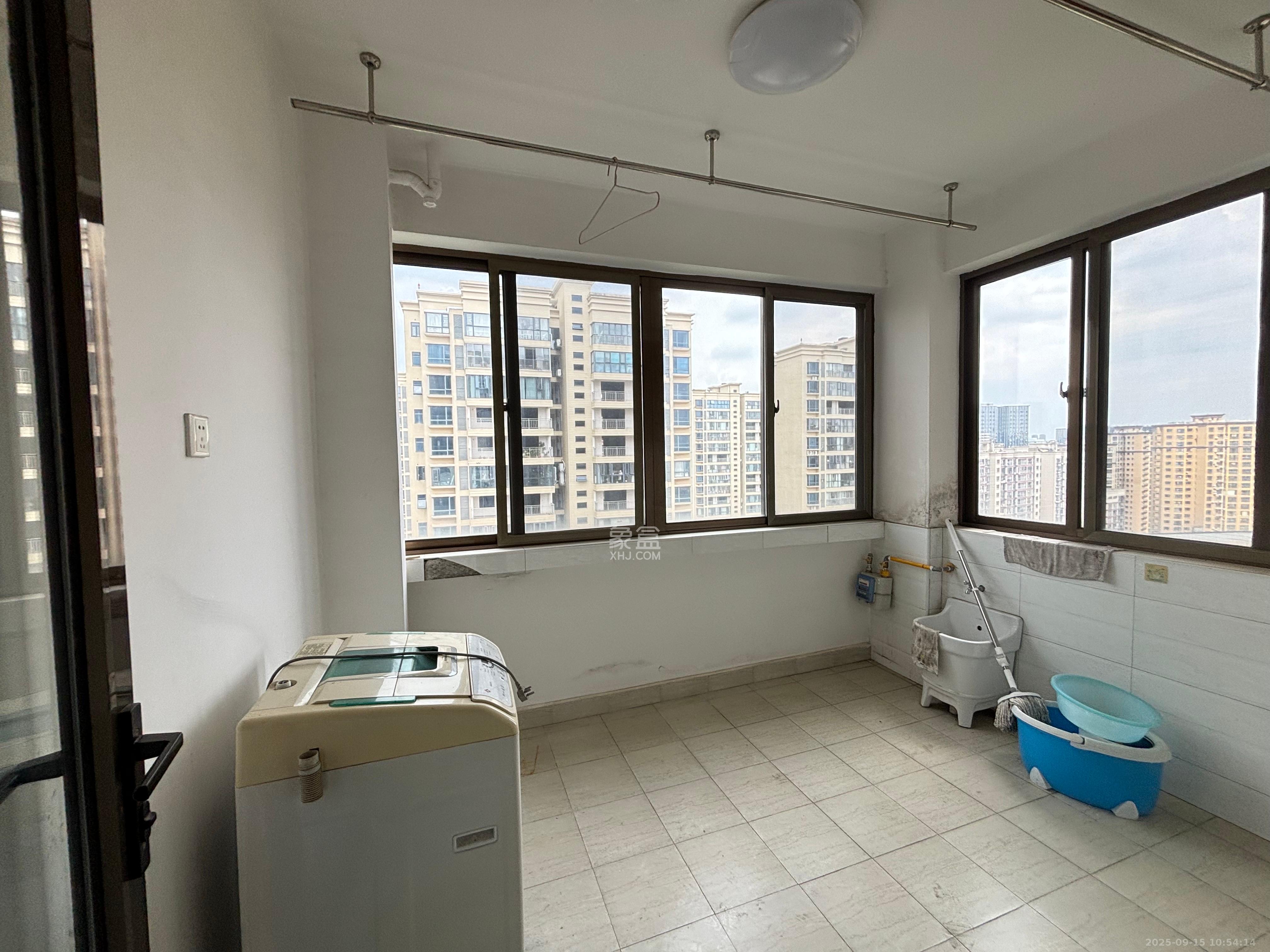 和馨佳园  4室2厅2卫   3300.00元/月室内图