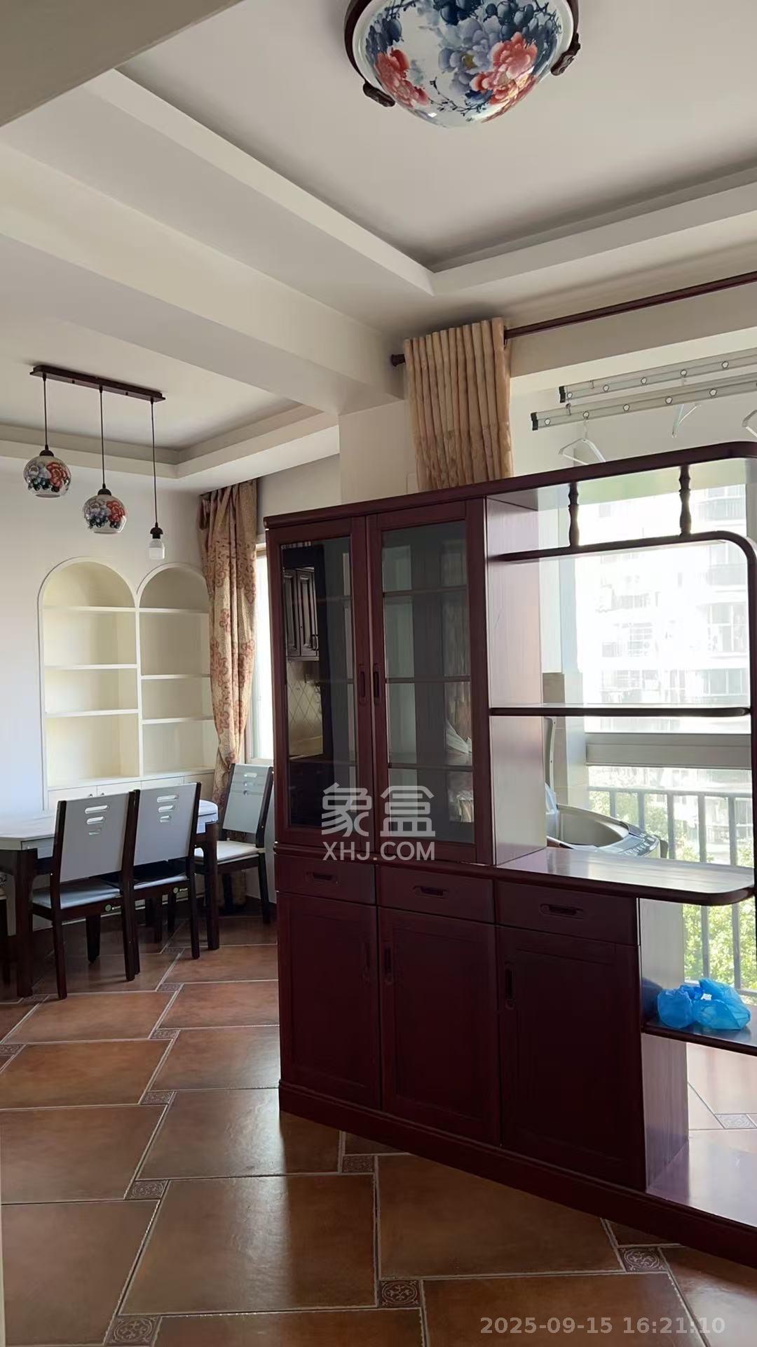 华雅花园  3室2厅2卫    3400.0元/月室内图