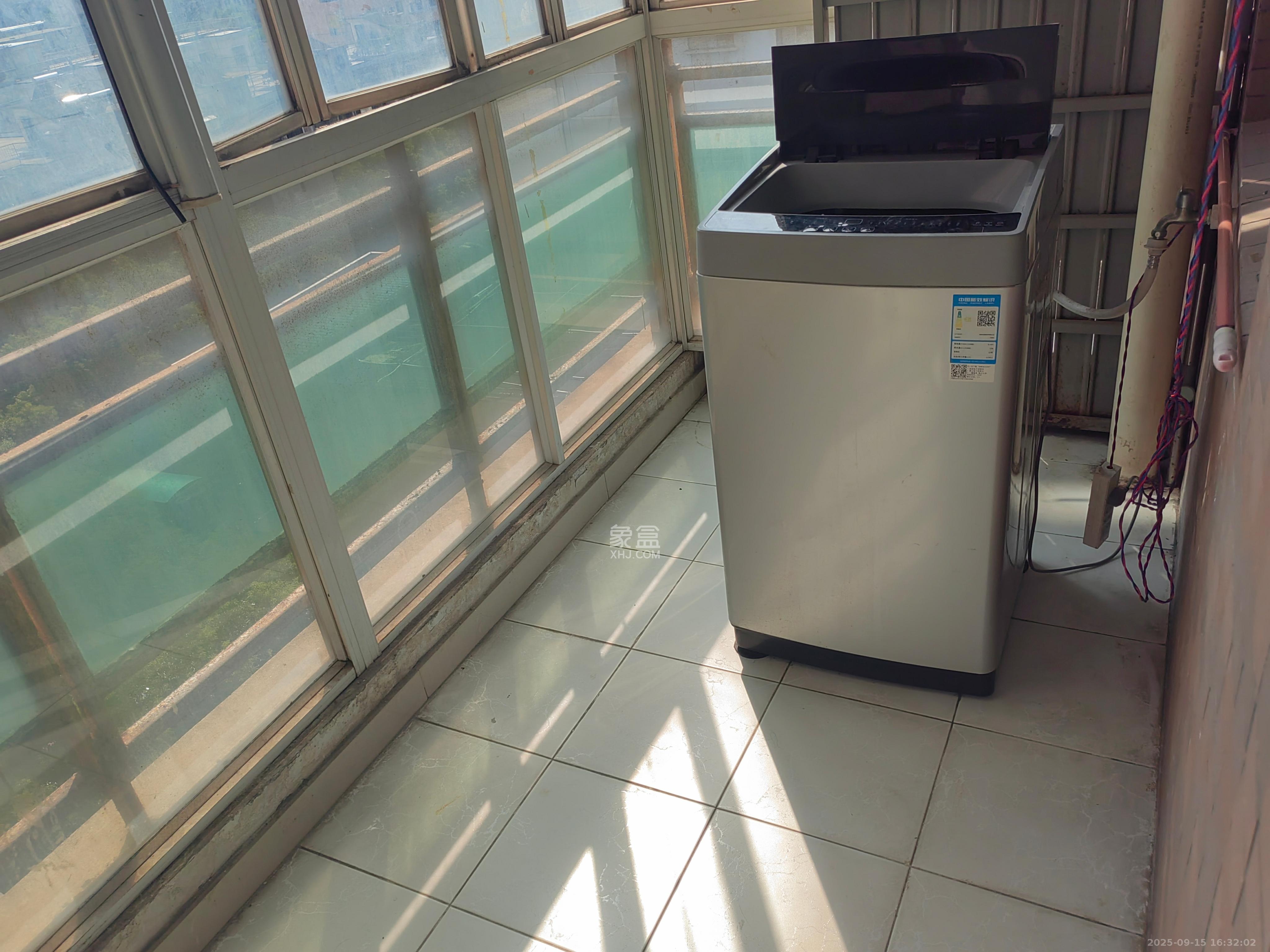 金色华庭  3室2厅2卫    3000.0元/月室内图