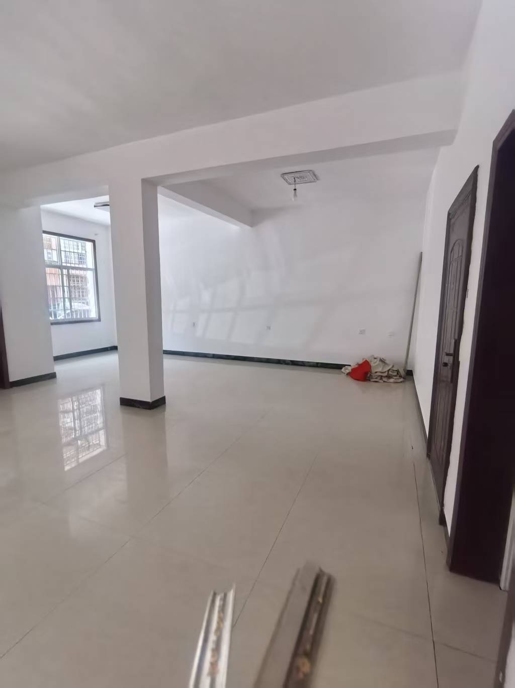 黄金塔安置小区散盘 4室3厅3卫 2500.0元/月 黄金塔安置小区散盘 4室3厅3卫 2500.0元/月室内图