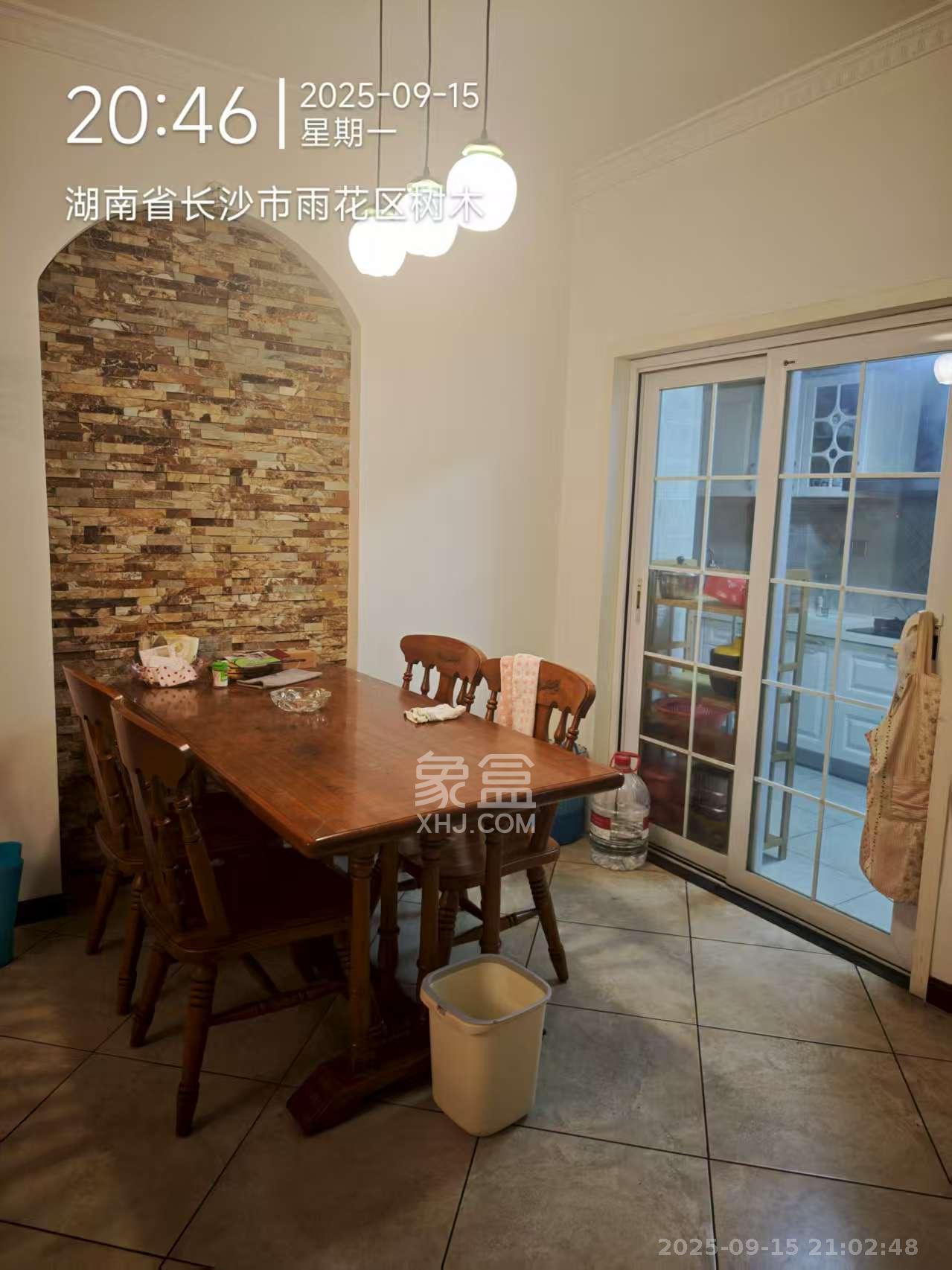 新城新世界一二三期  2室2厅1卫    2600.0元/月室内图