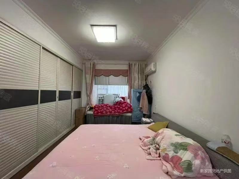会龙山溪谷（住宅）  4室2厅2卫   73.80万室内图1