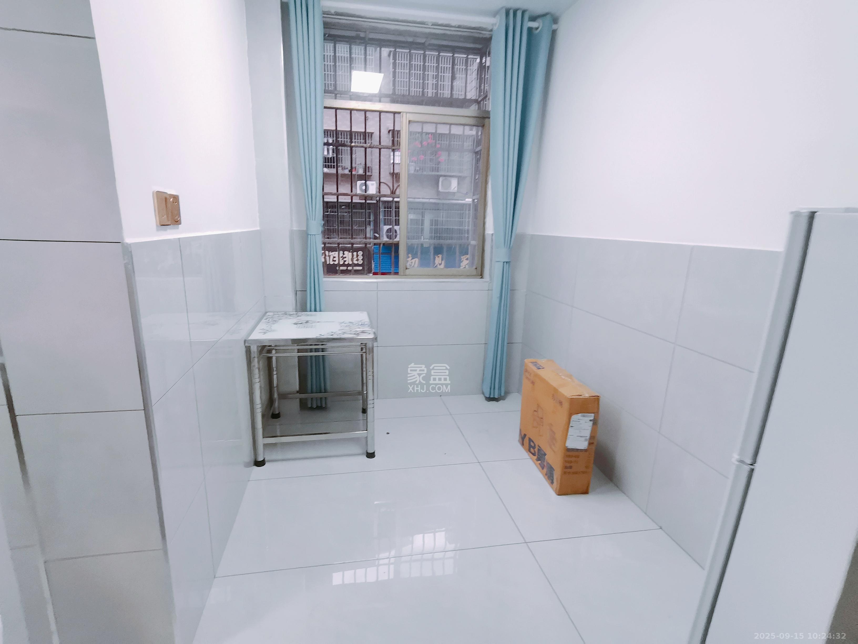 黄鹤小区2片  1室0厅0卫    1200.0元/月室内图