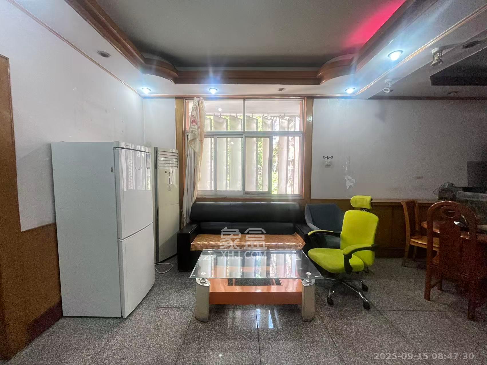 省建苑小区 3室2厅1卫 2600.0元/月 省建苑小区 3室2厅1卫 2600.0元/月室内图