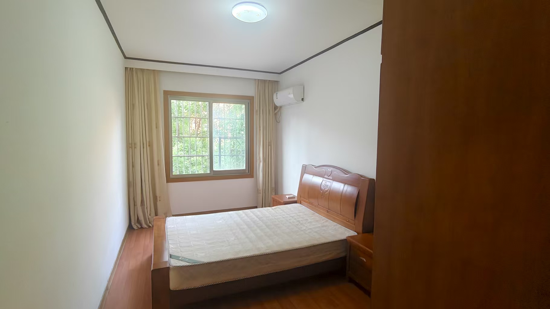 政法委家属楼 3室2厅1卫 1200.0元/月 政法委家属楼 3室2厅1卫 1200.0元/月室内图