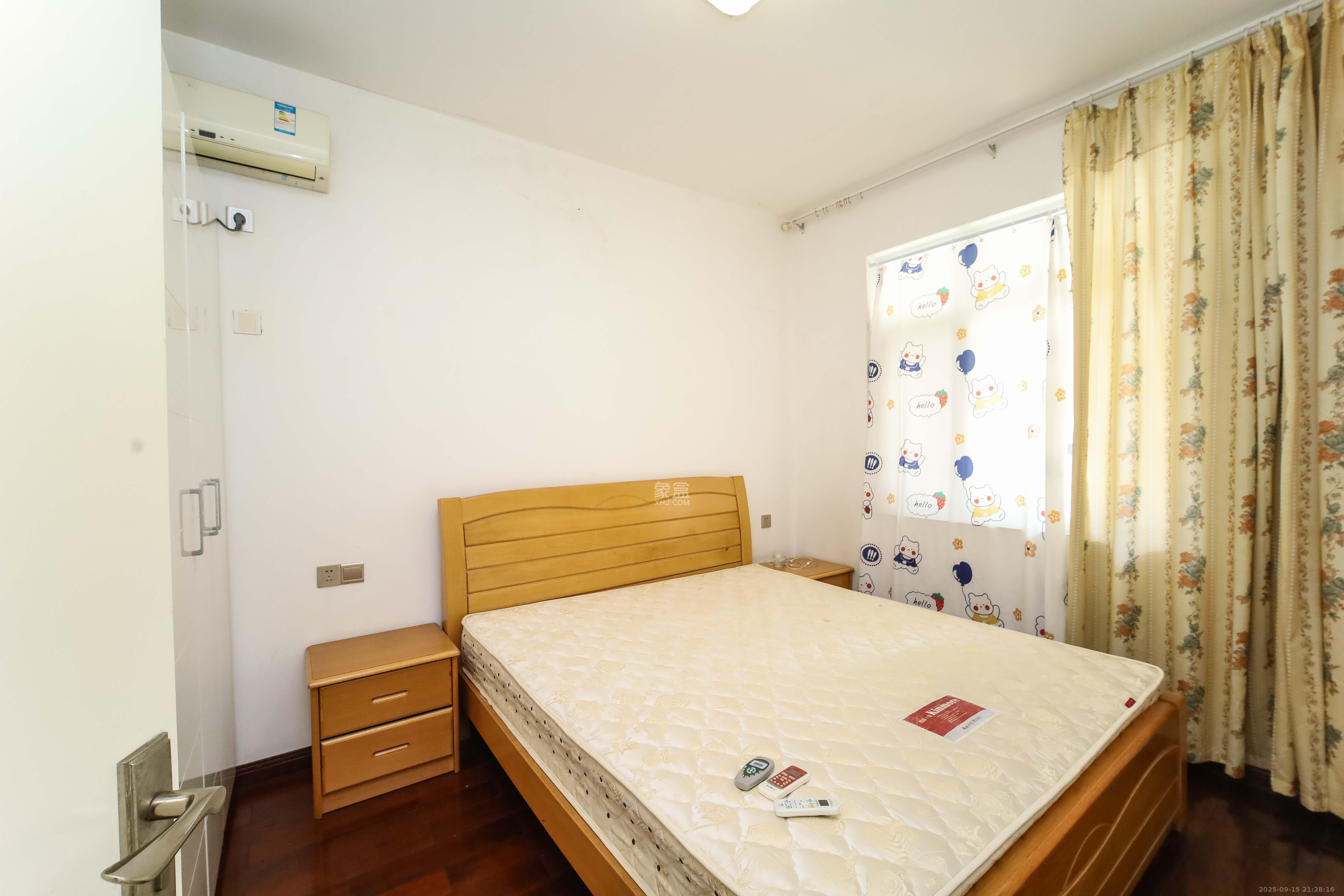 泊爱蓝湾 3室2厅2卫 130.0万 泊爱蓝湾 3室2厅2卫 130.0万卧室