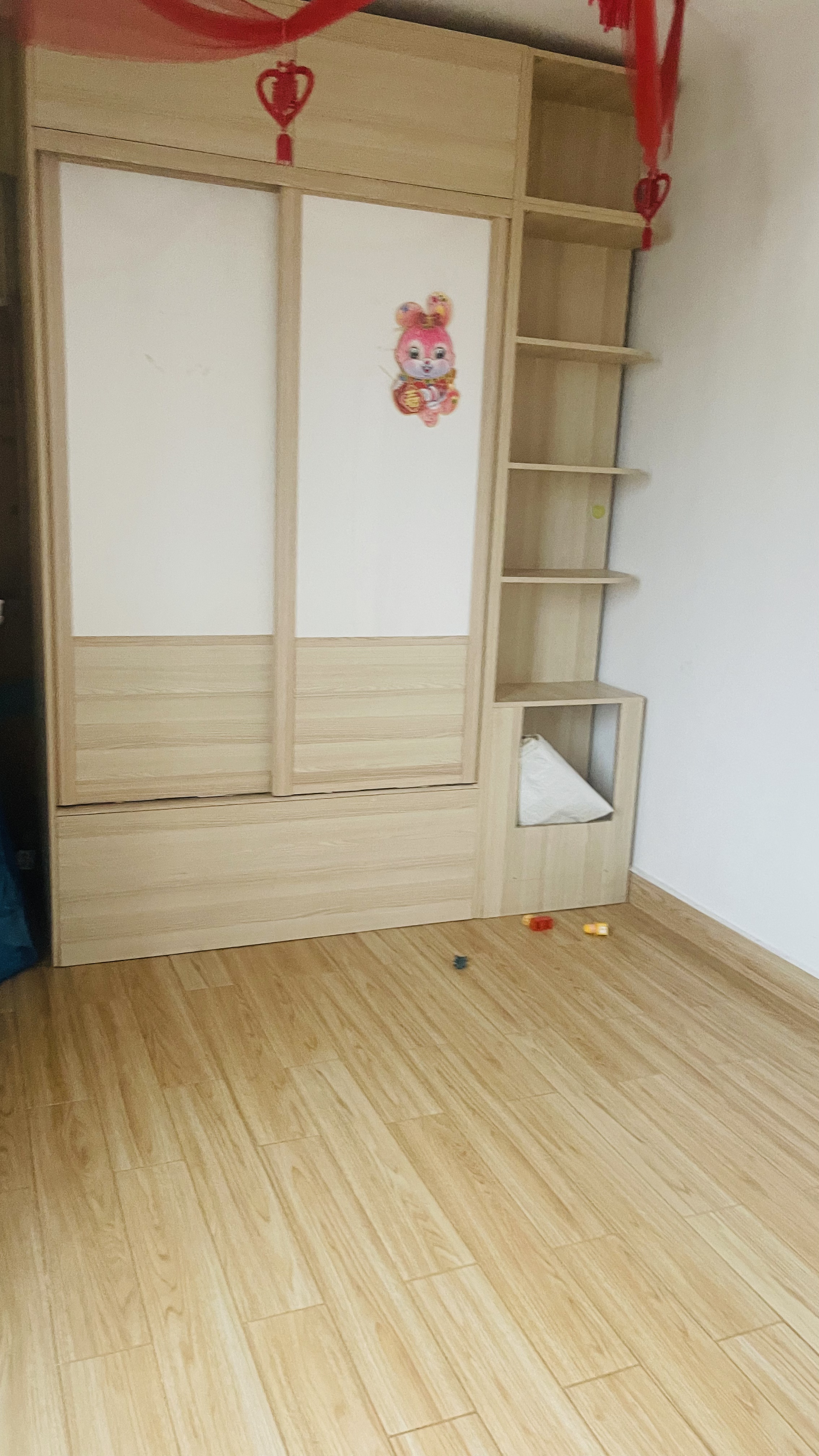 港苑小区 3室2厅1卫 2200.0元/月 港苑小区 3室2厅1卫 2200.0元/月室内图