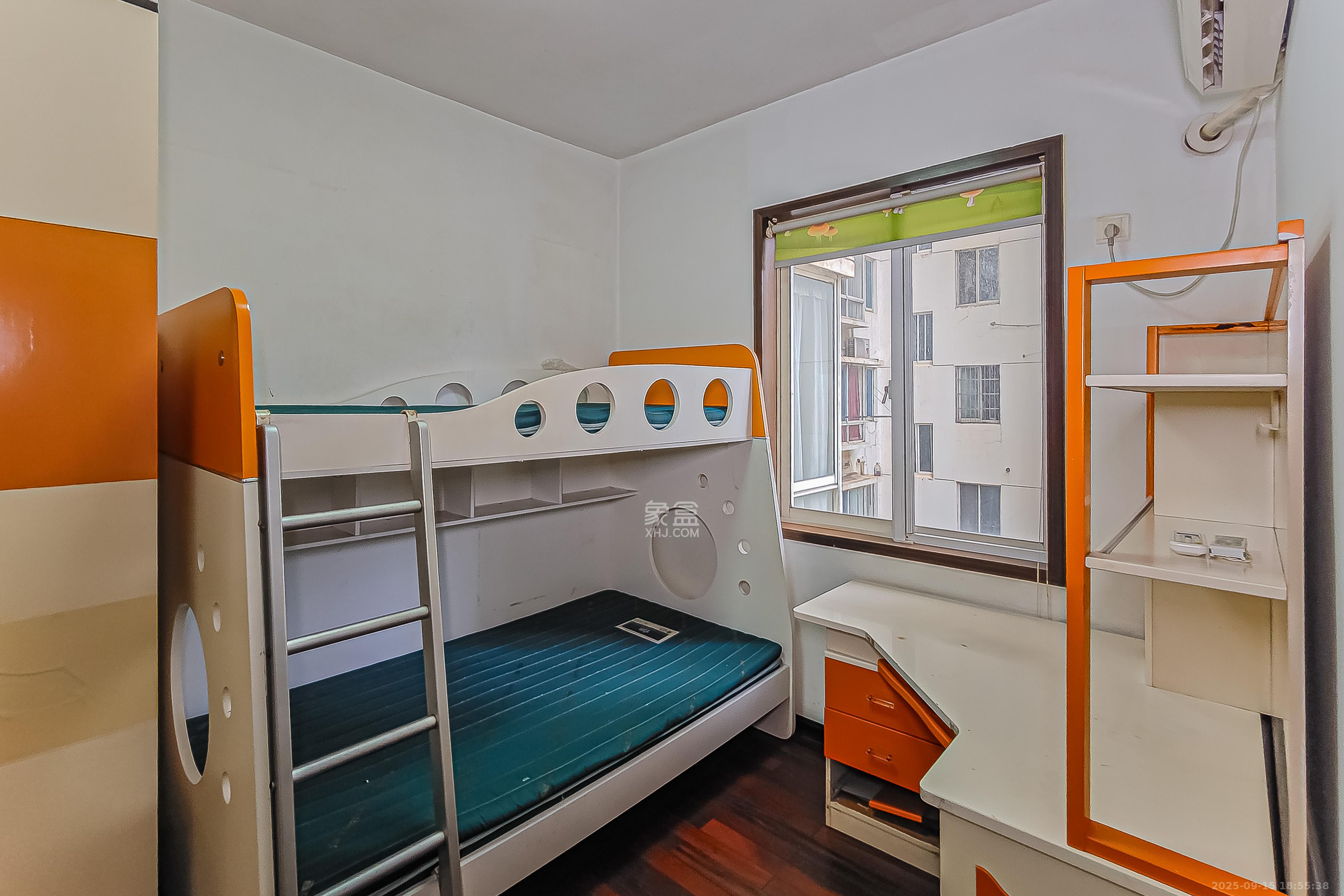 一心花苑  4室2厅2卫    175.0万卧室