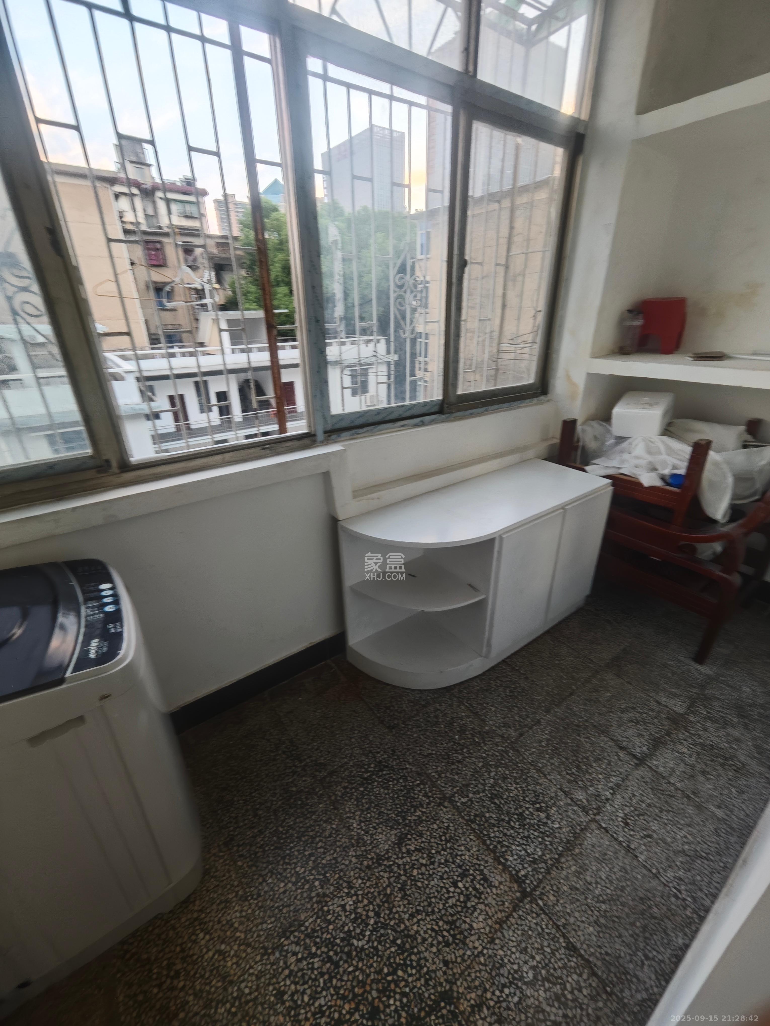 都市兰亭 1室2厅1卫 2500.0元/月 都市兰亭 1室2厅1卫 2500.0元/月室内图