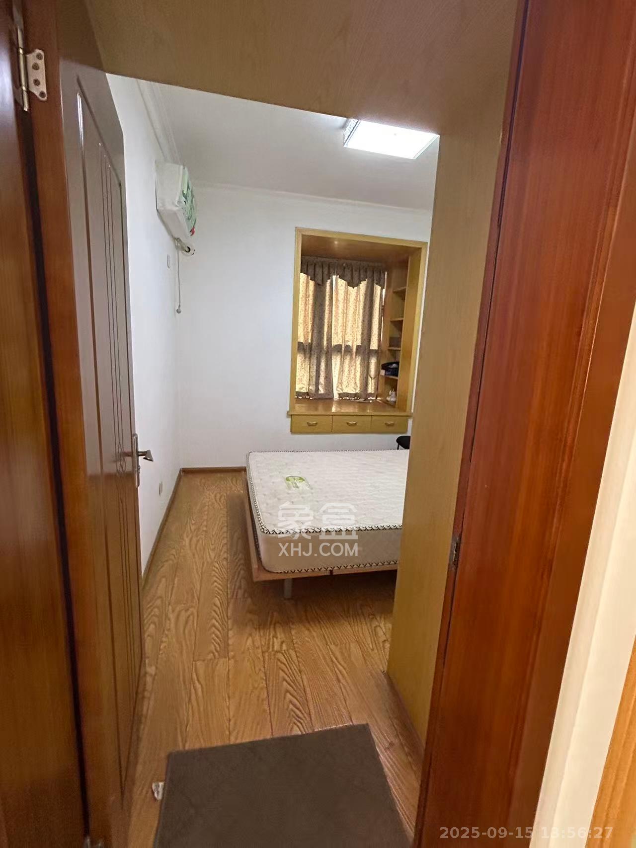 尊邸华庭 1室2厅1卫 2100.0元/月 尊邸华庭 1室2厅1卫 2100.0元/月室内图