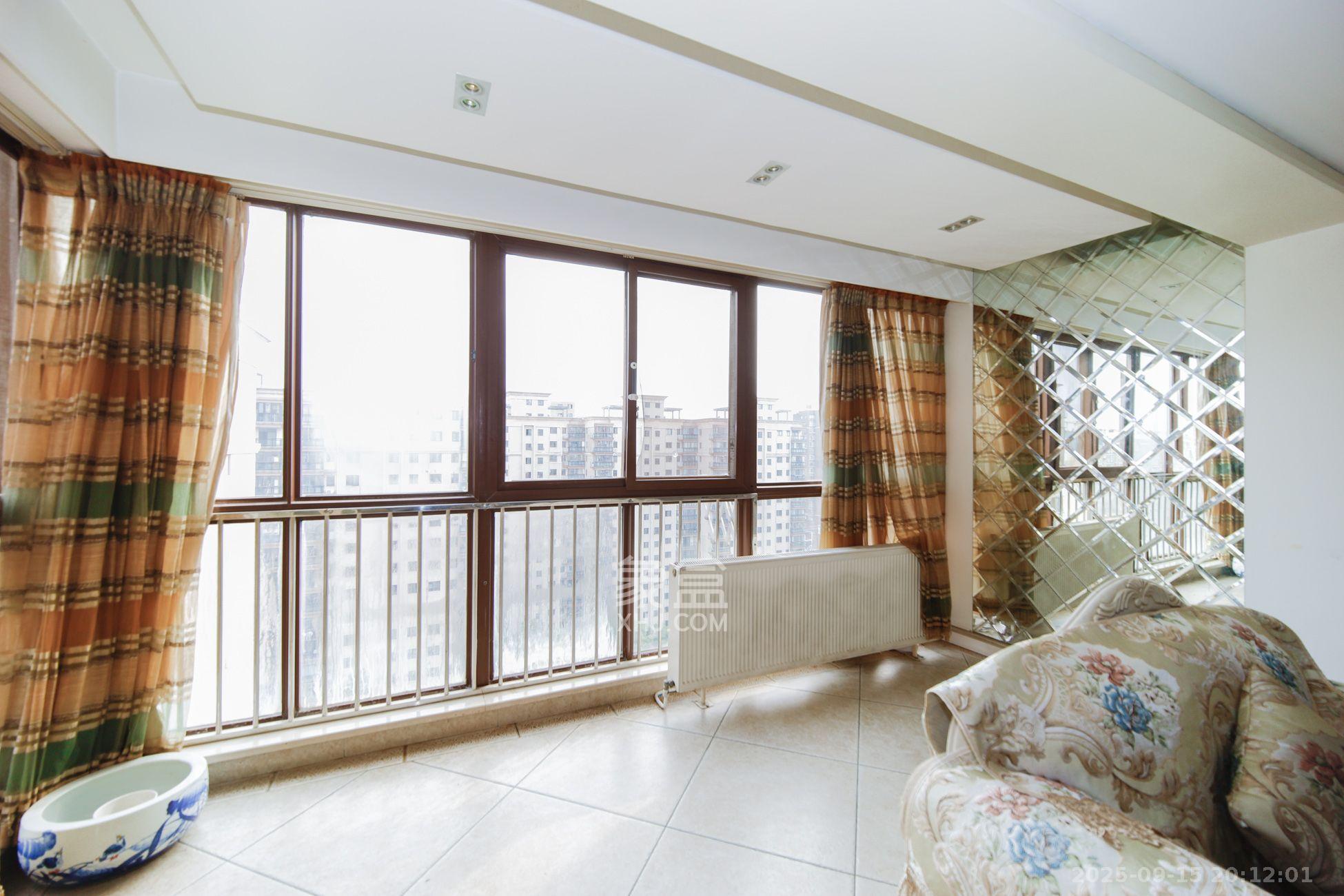 鑫天山水洲城 6室2厅3卫 5600.0元/月 鑫天山水洲城 6室2厅3卫 5600.0元/月室内图