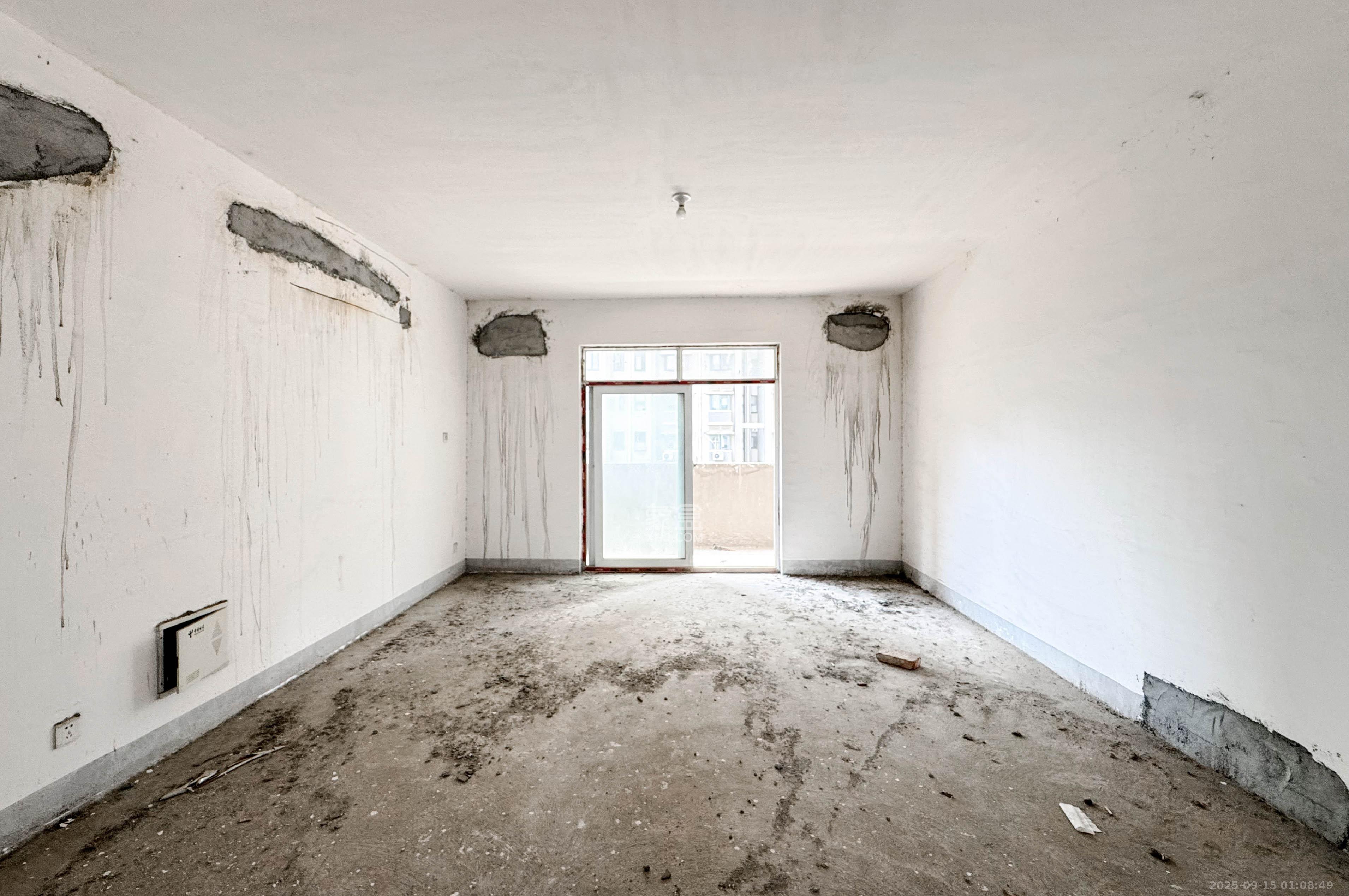 麓阳和景雅苑 4室2厅2卫 122.0万 麓阳和景雅苑 4室2厅2卫 122.0万客厅