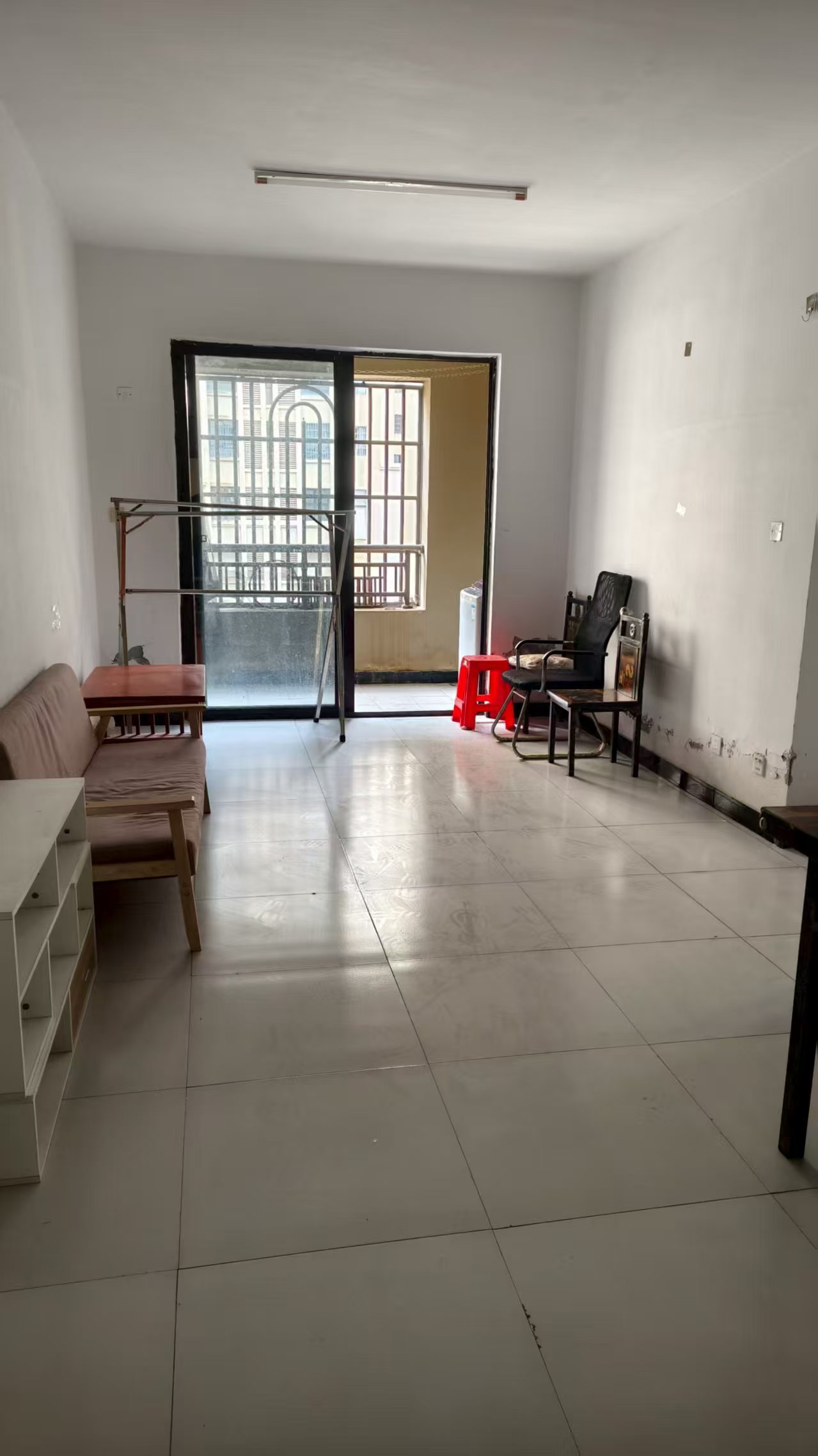 绿地城悦城 2室2厅1卫 50.0万 绿地城悦城 2室2厅1卫 50.0万客厅