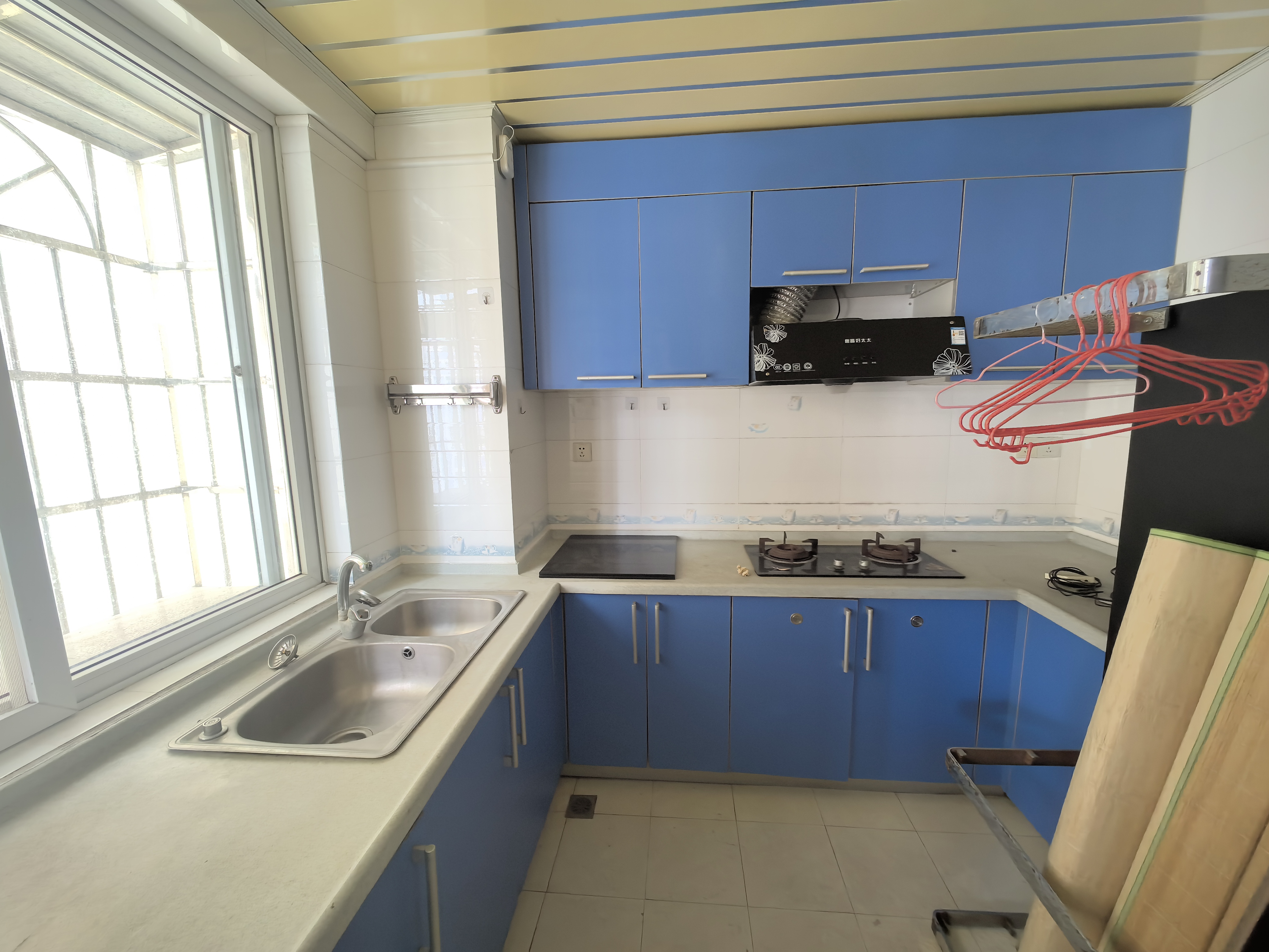 环海大厦 5室1厅2卫 2500.0元/月 环海大厦 5室1厅2卫 2500.0元/月室内图