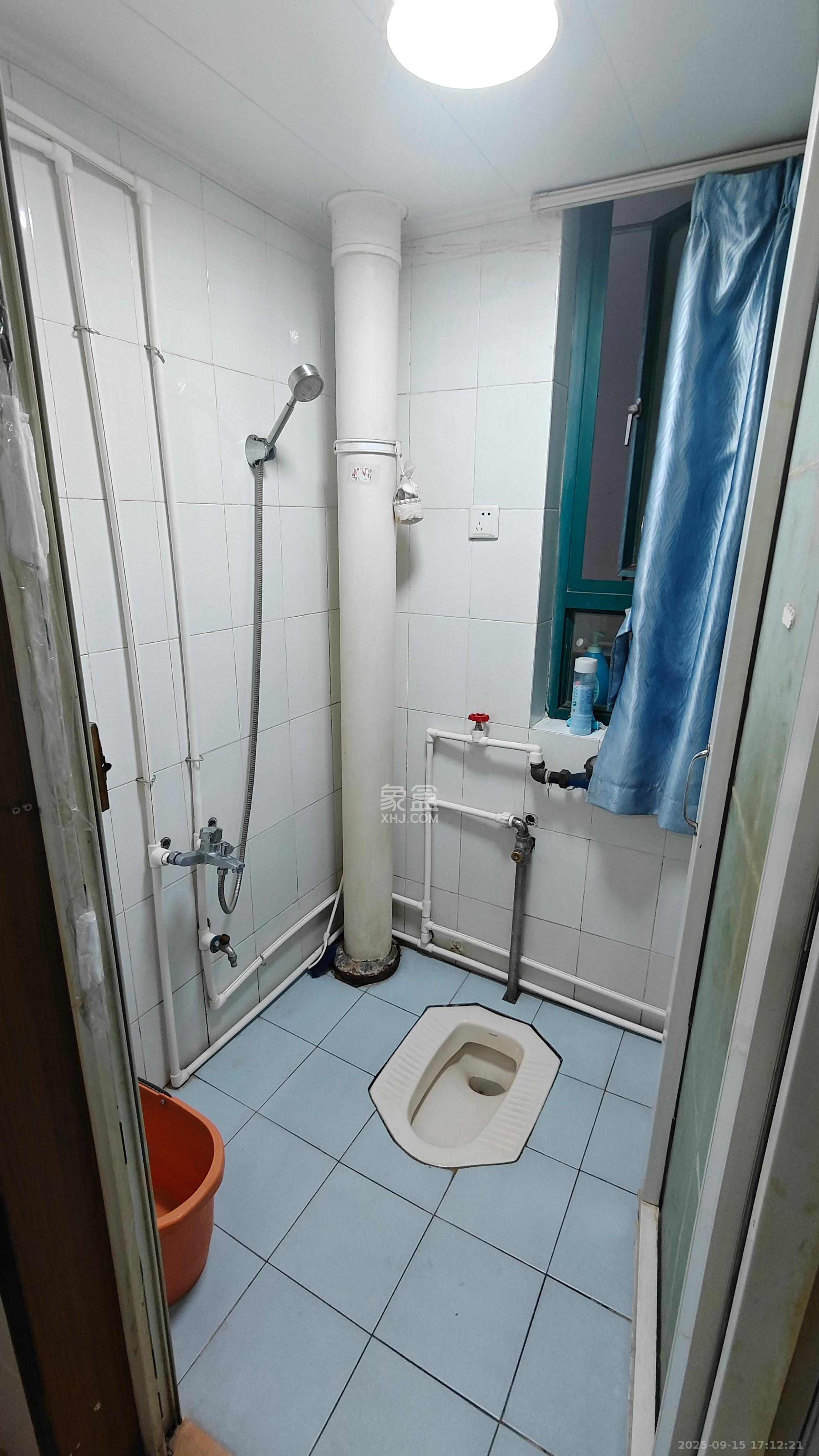 金色华庭  3室2厅2卫    3500.0元/月 金色华庭  3室2厅2卫    3500.0元/月室内图