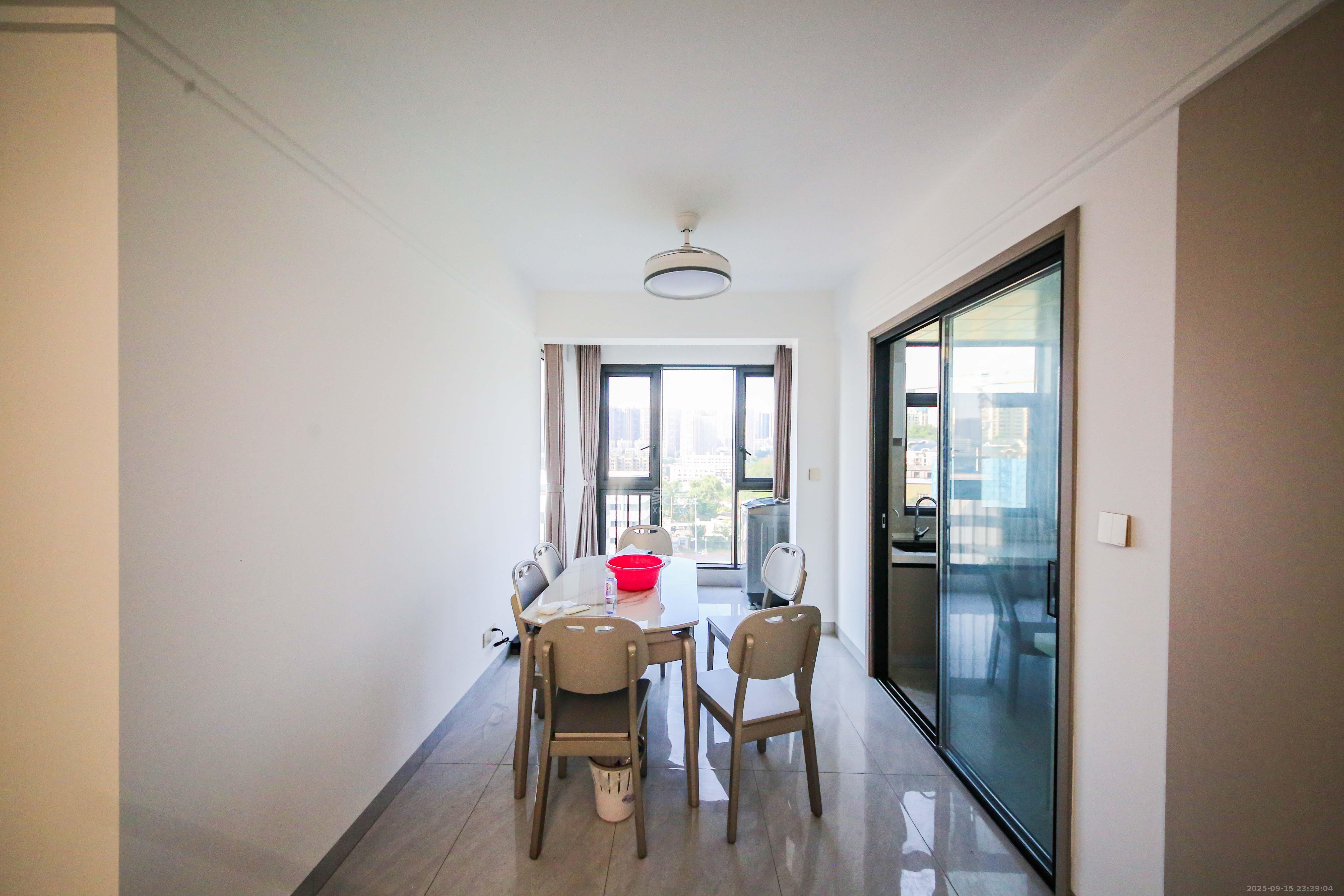 中建钰和城 3室2厅1卫 145.0万 中建钰和城 3室2厅1卫 145.0万客厅