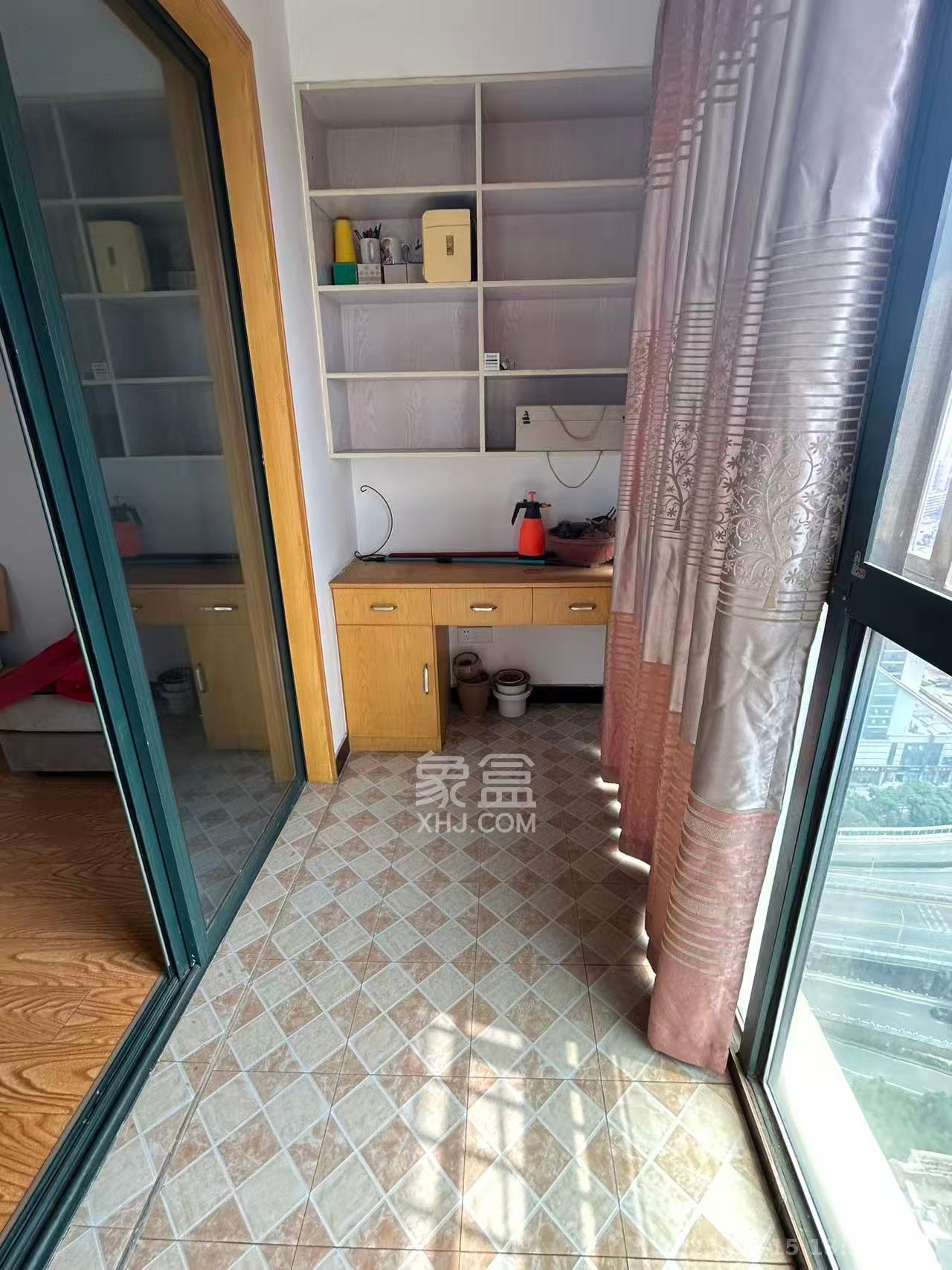 尊邸华庭 1室2厅1卫 2100.0元/月 尊邸华庭 1室2厅1卫 2100.0元/月室内图