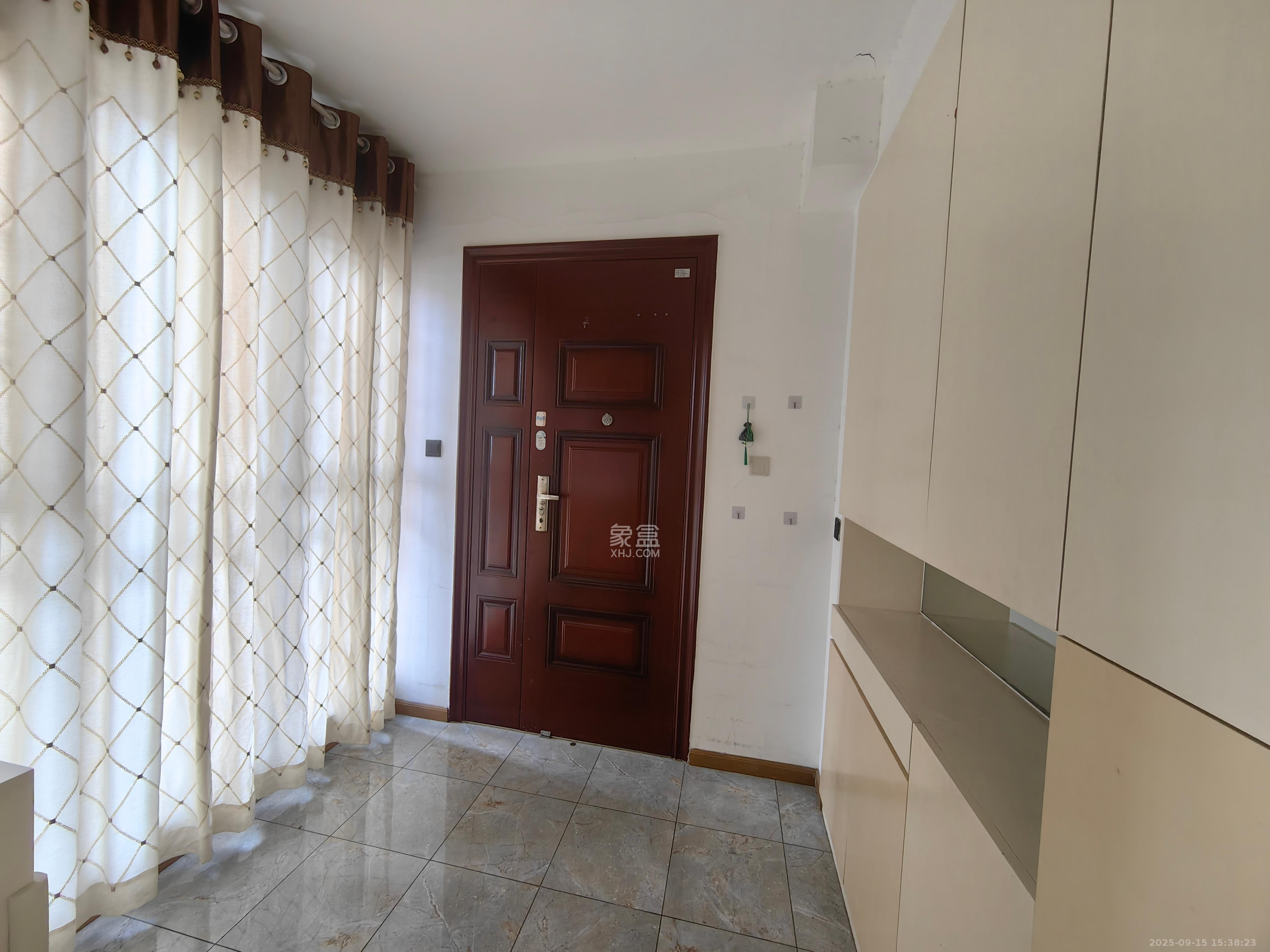 第六都（陆都小区）  3室2厅2卫    4500.0元/月室内图