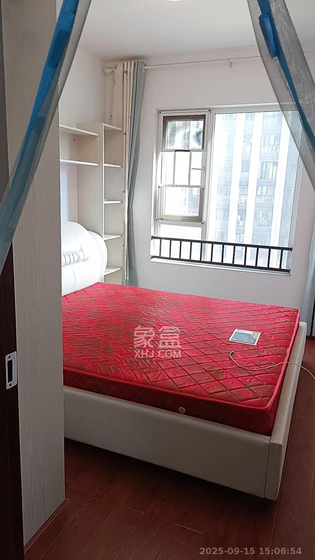 绿地之窗  2室2厅1卫    2000.0元/月室内图