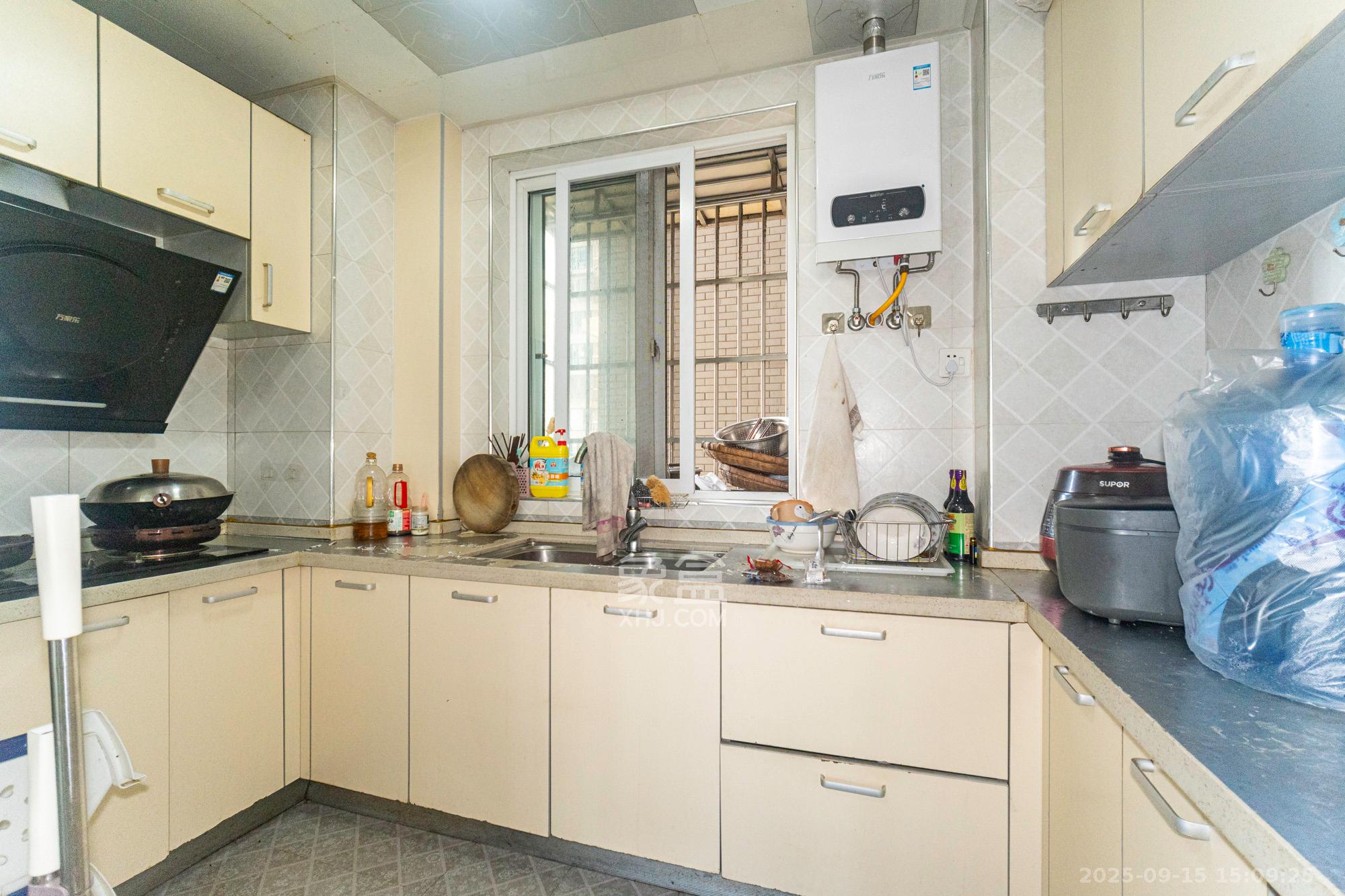 时代星城  3室2厅2卫    68.0万 时代星城  3室2厅2卫    68.0万厨房