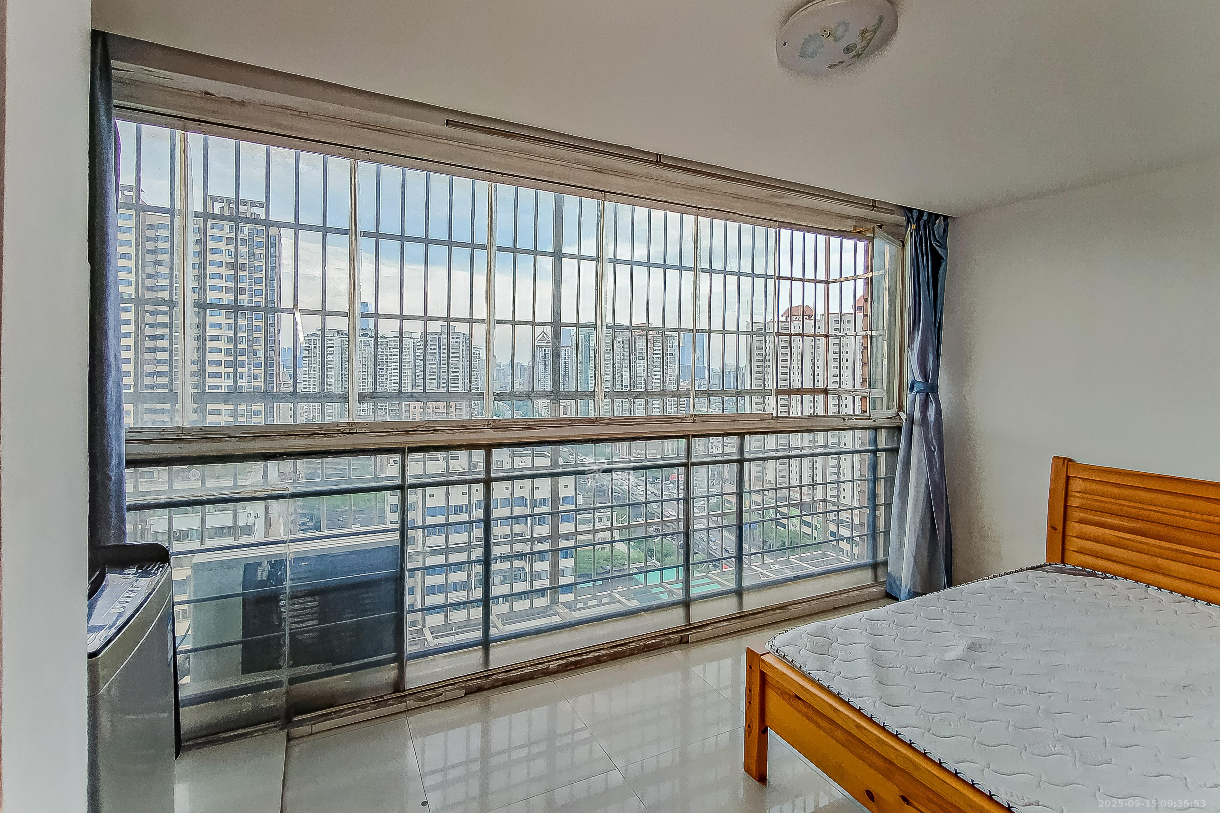 海利华宫大厦  1室1厅1卫    33.0万卧室