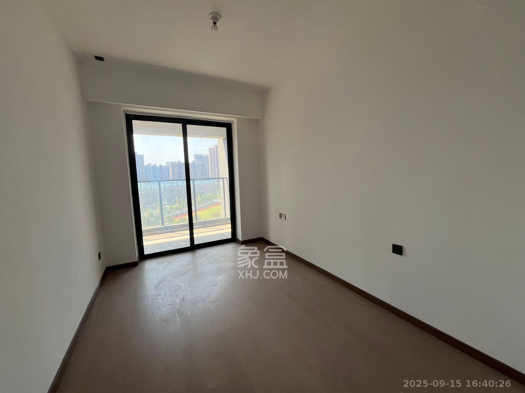 绿地V岛  4室2厅2卫    3500.0元/月 绿地V岛  4室2厅2卫    3500.0元/月室内图