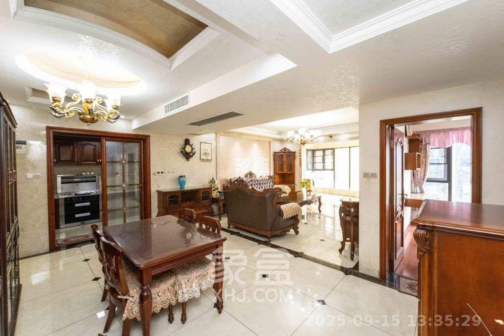 红橡华园(菲莎公馆)  3室2厅2卫    4000.0元/月室内图