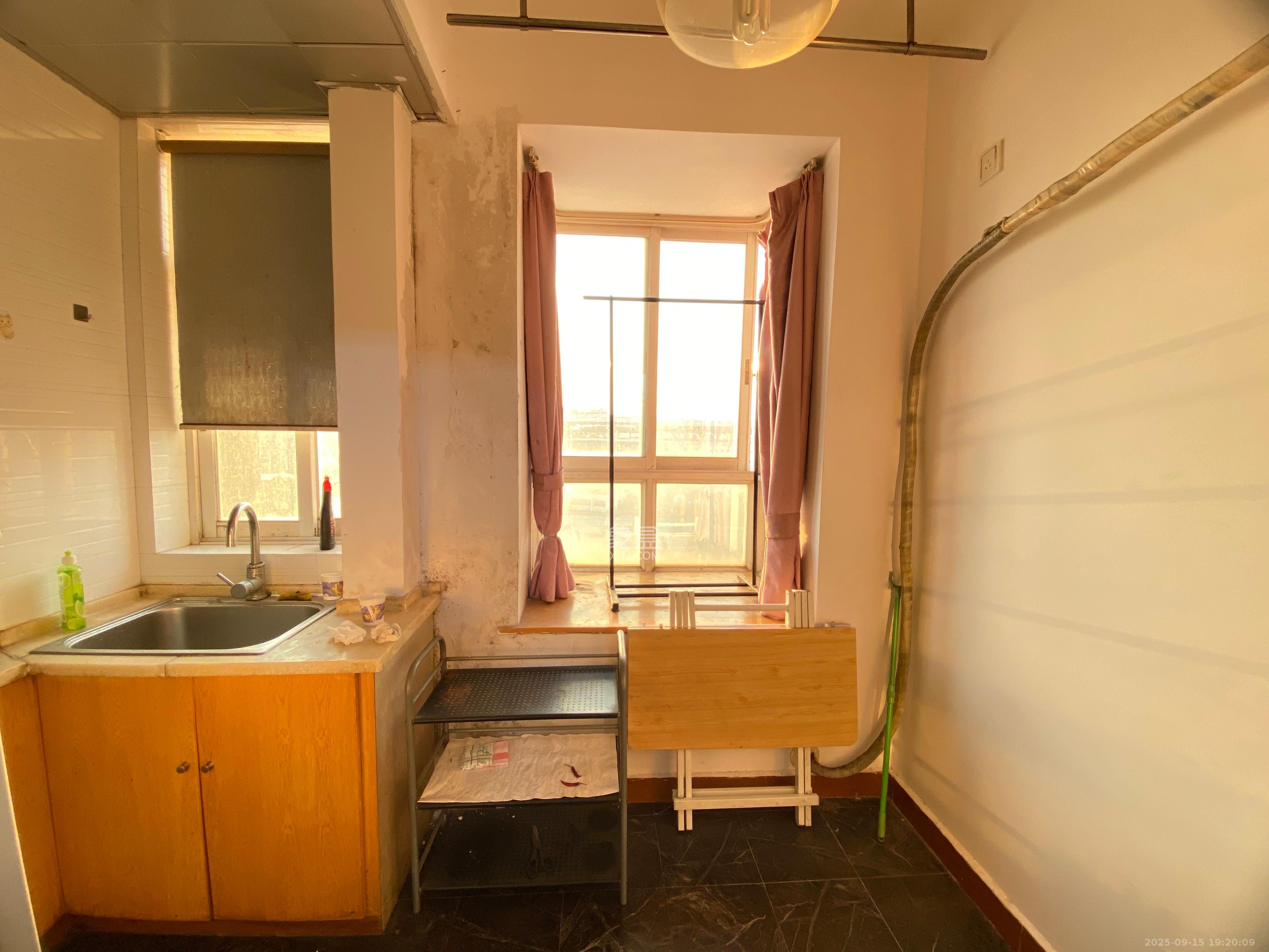 芙蓉公馆  1室1厅1卫    1600.0元/月室内图