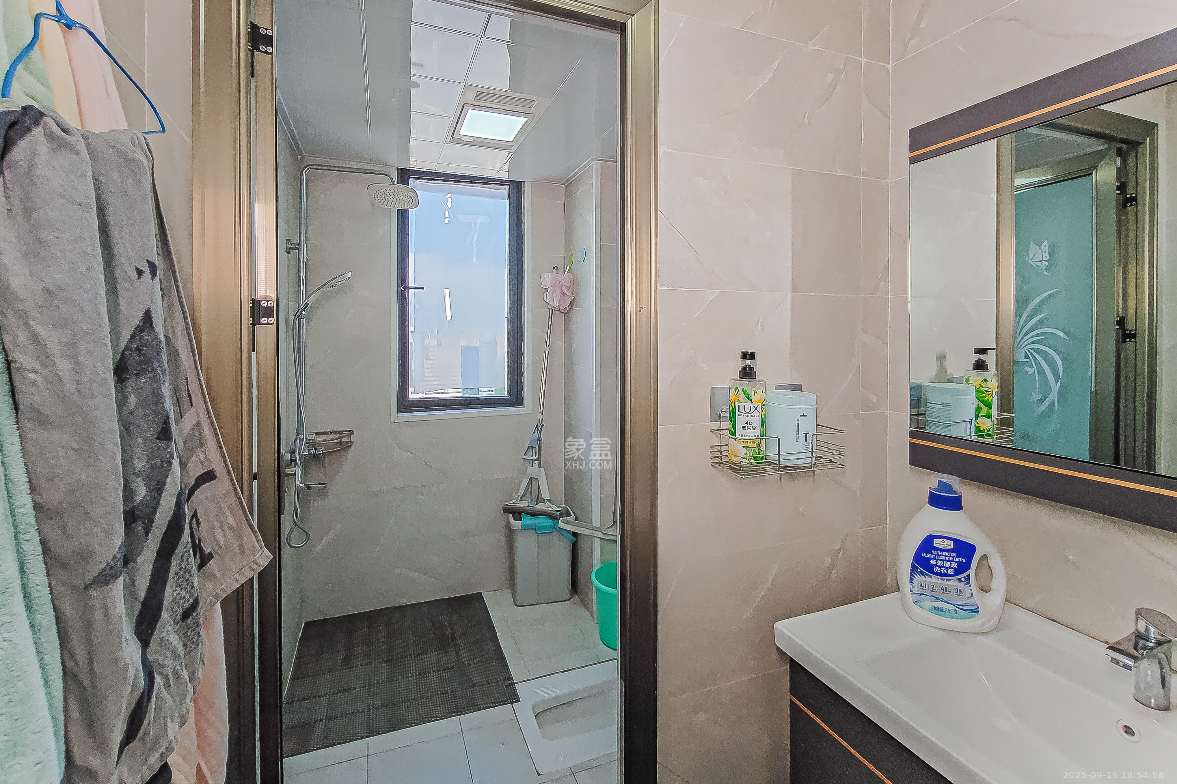 建发中央公园（建发美地）  3室2厅1卫    160.0万客厅