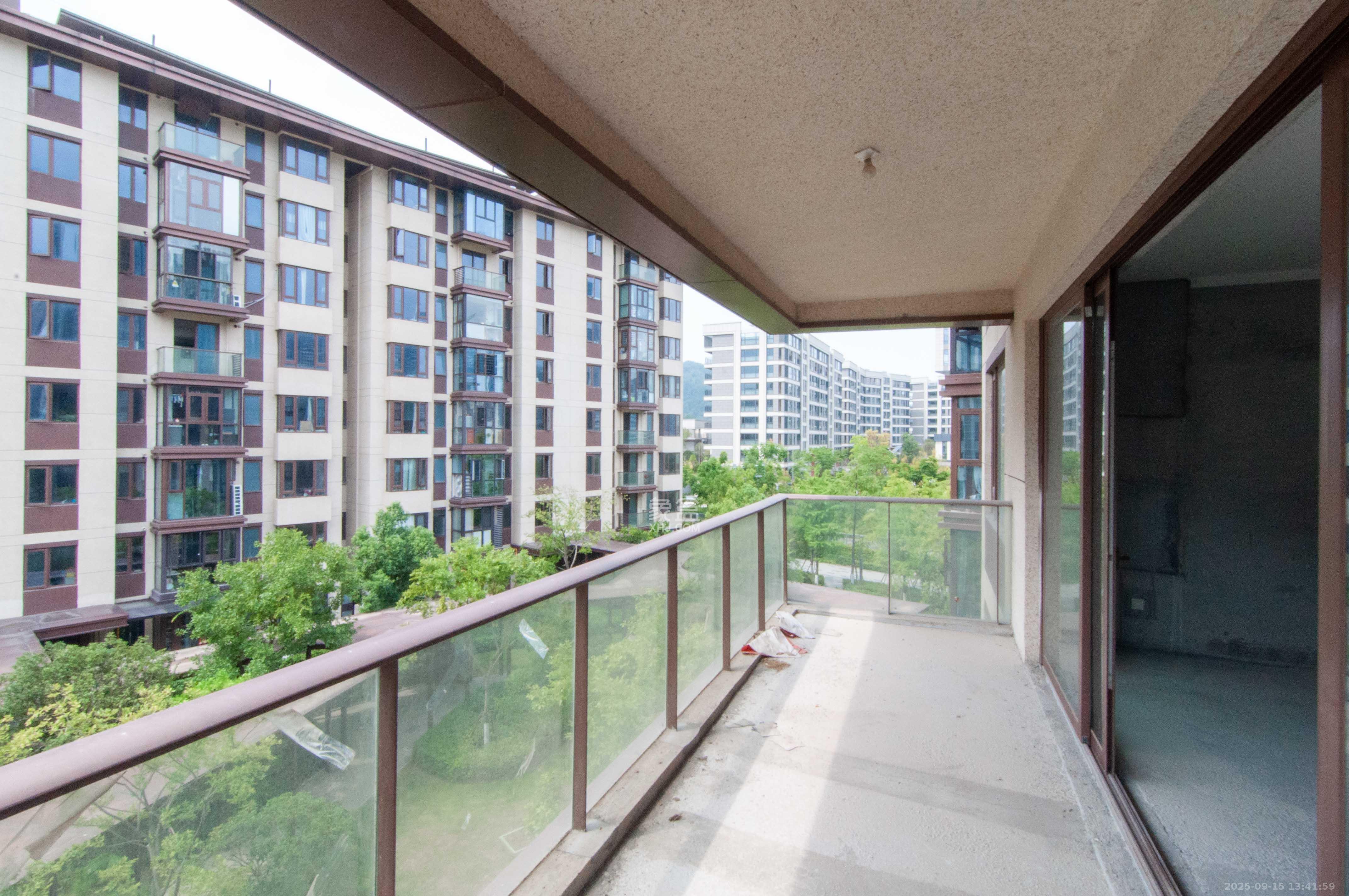 绿地麓湖郡  4室2厅2卫    208.0万其他